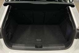 valkoinen Audi A3 2022 kuva 14.