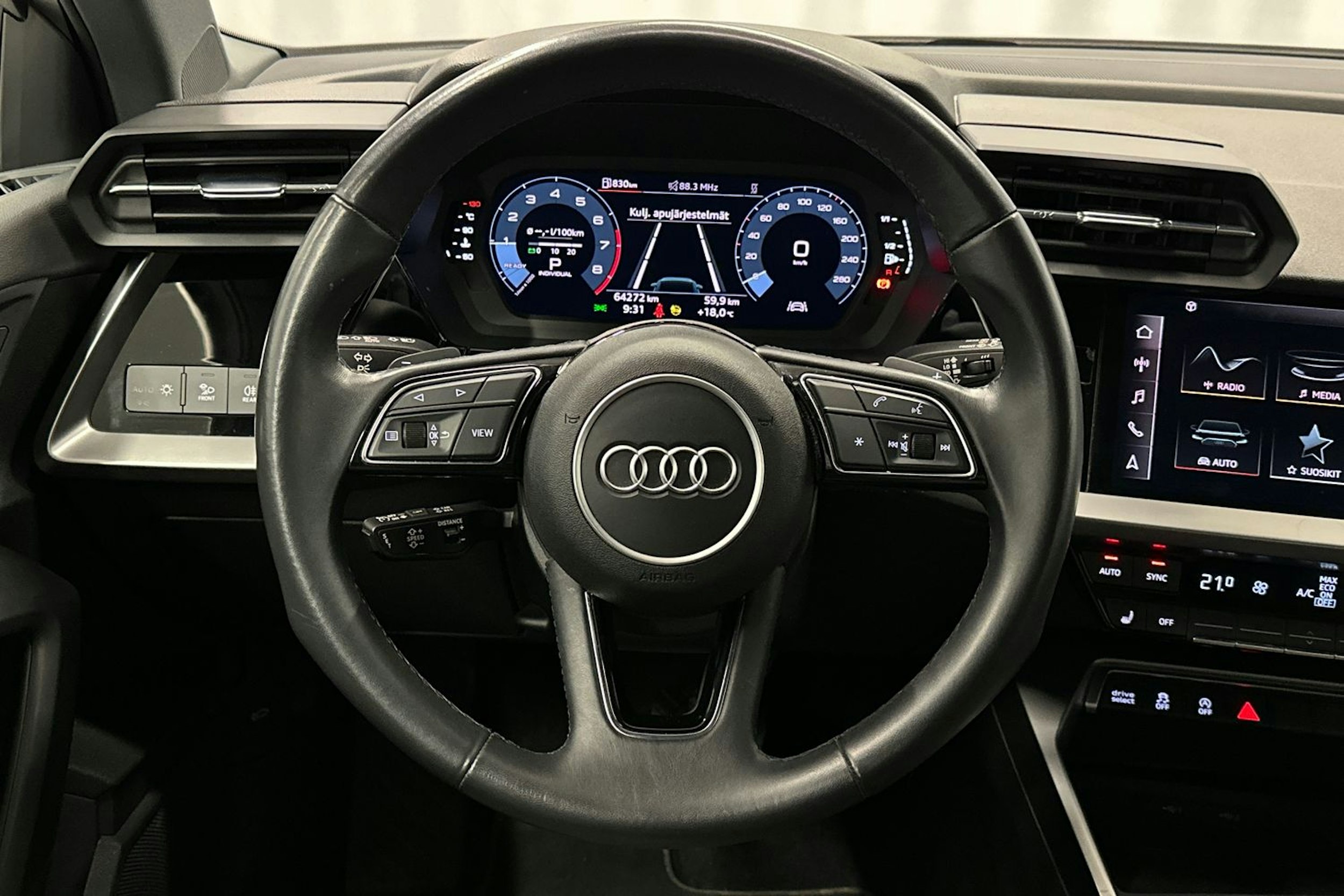 valkoinen Audi A3 2022 kuva 16.
