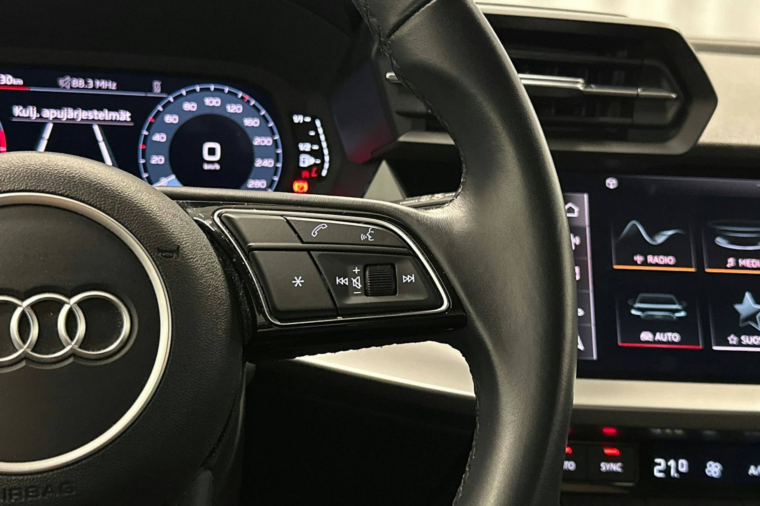 valkoinen Audi A3 2022 kuva 18.