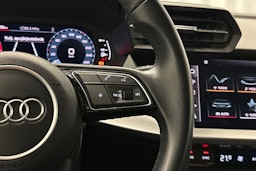 valkoinen Audi A3 2022 kuva 18.