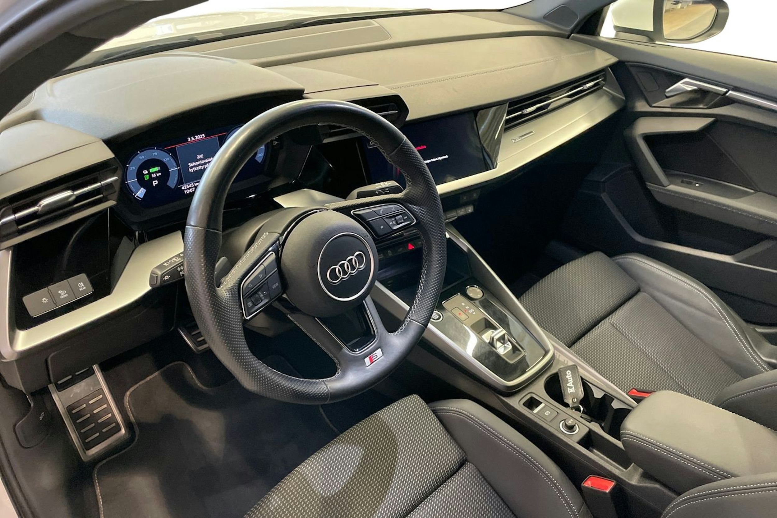 Valkoinen Audi A3 2022 kuva 7.