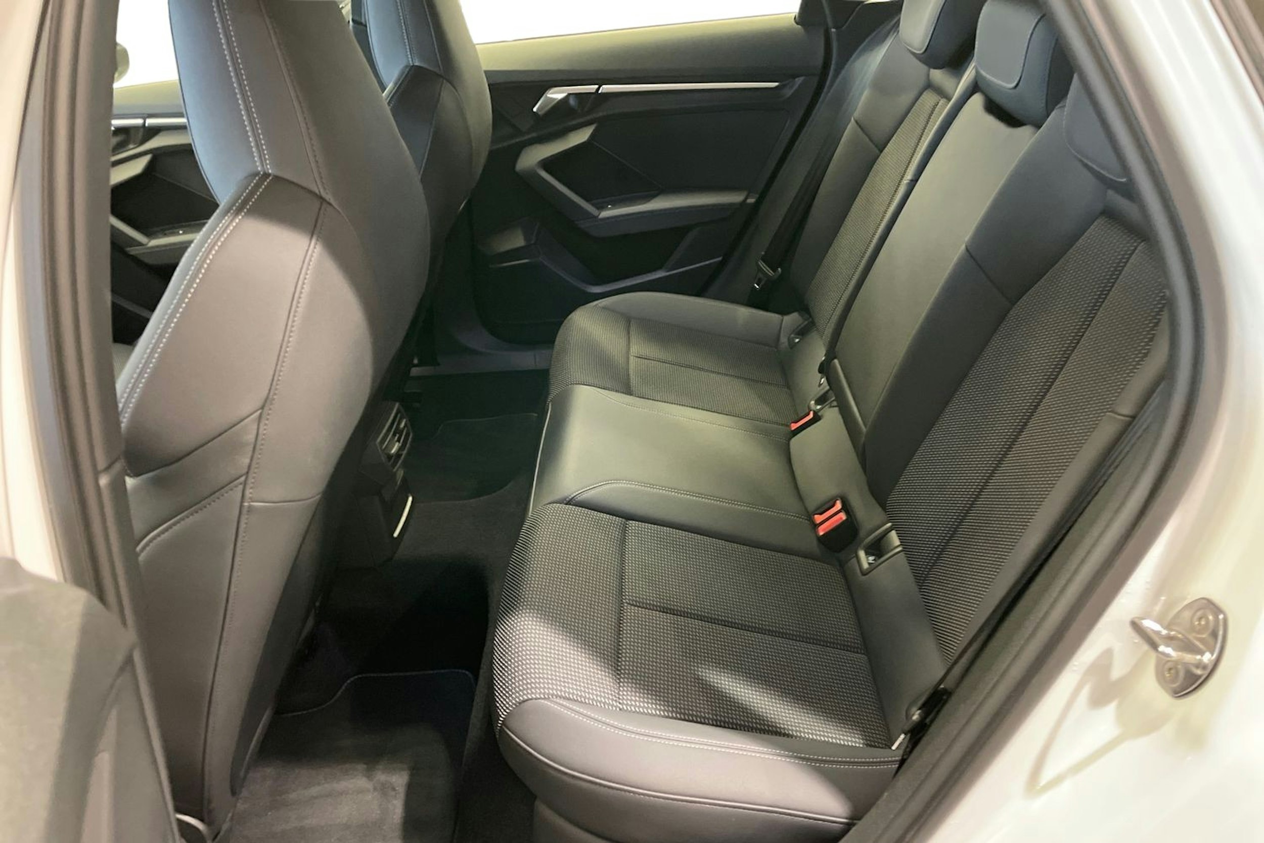 Valkoinen Audi A3 2022 kuva 10.