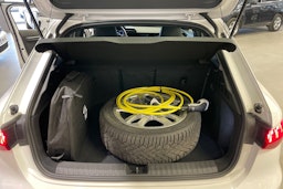 Valkoinen Audi A3 2022 kuva 14.
