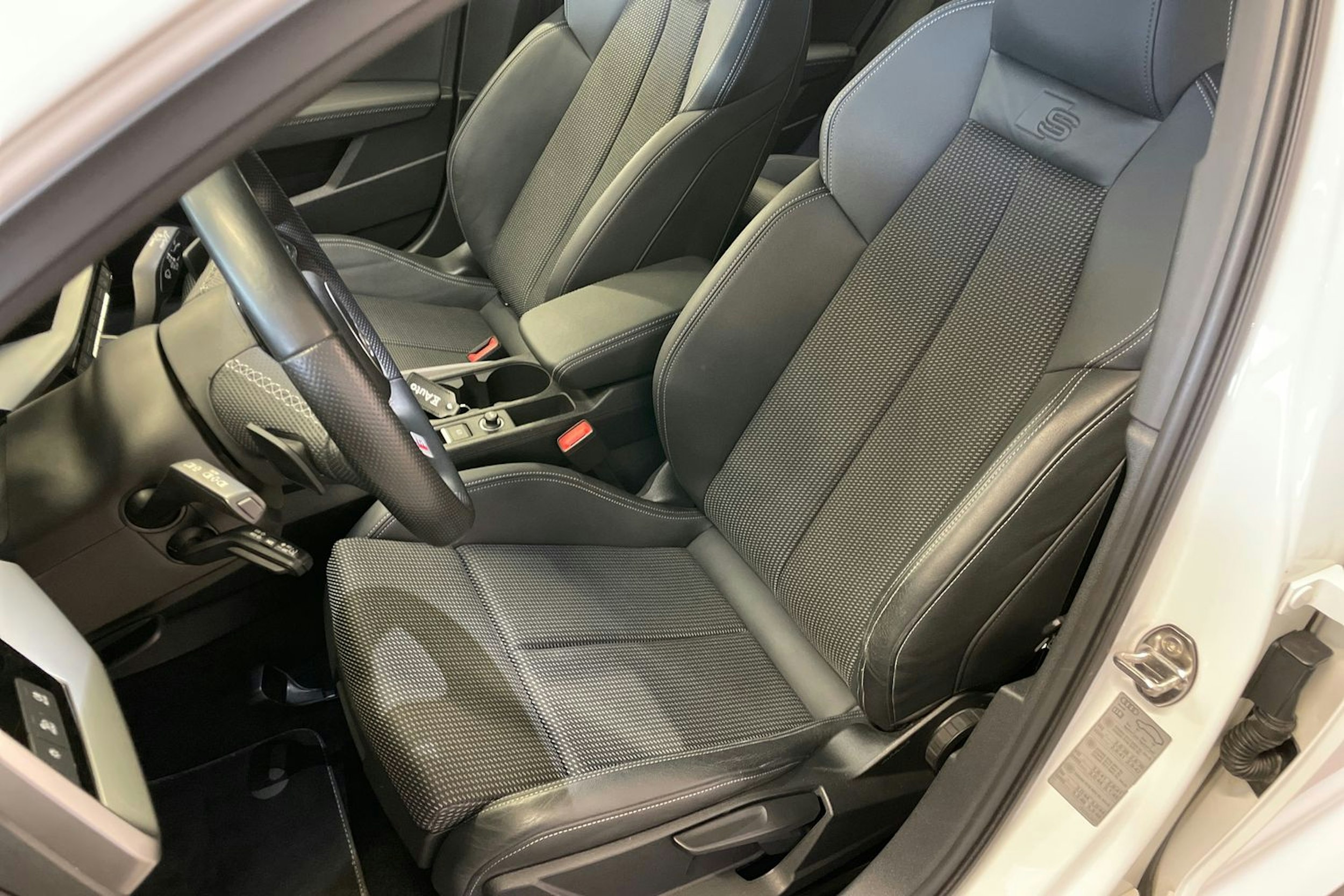 Valkoinen Audi A3 2022 kuva 15.