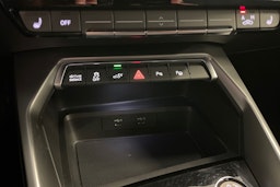 Valkoinen Audi A3 2022 kuva 17.