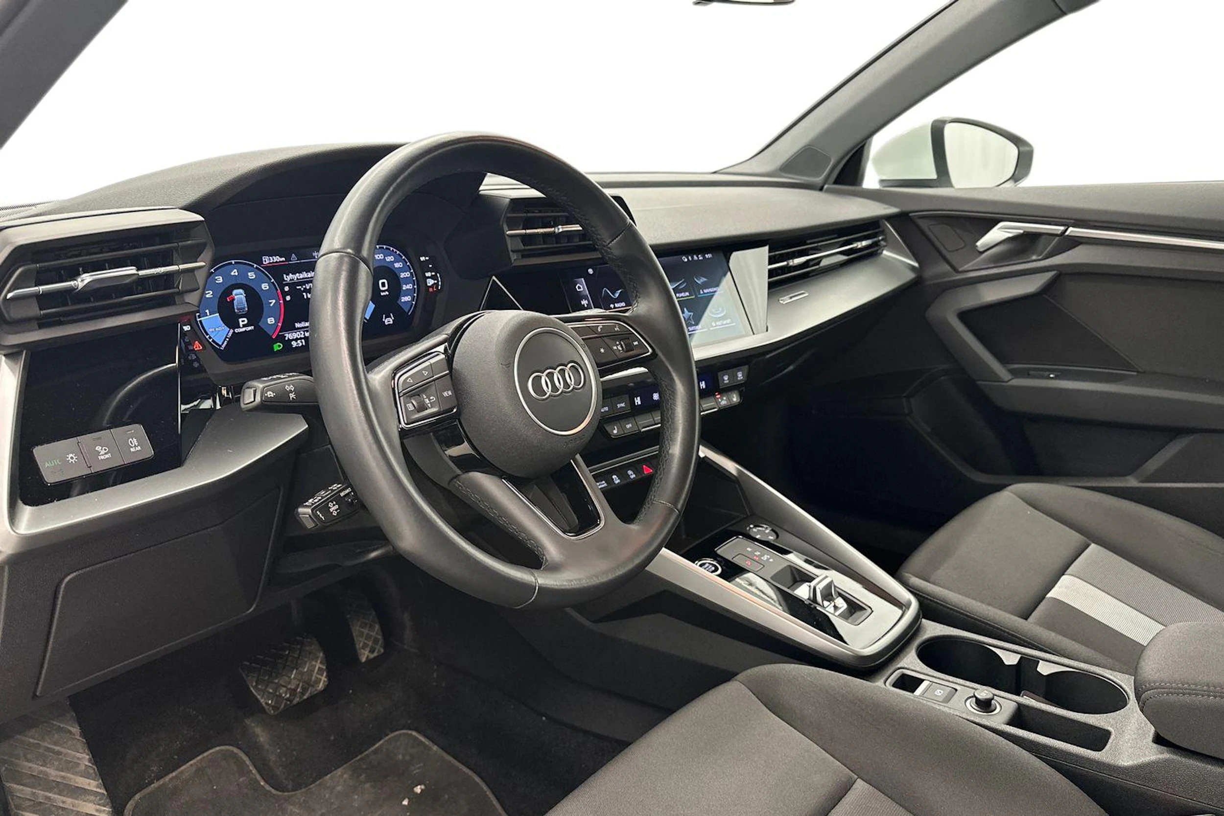 valkoinen Audi A3 2022 kuva 6.