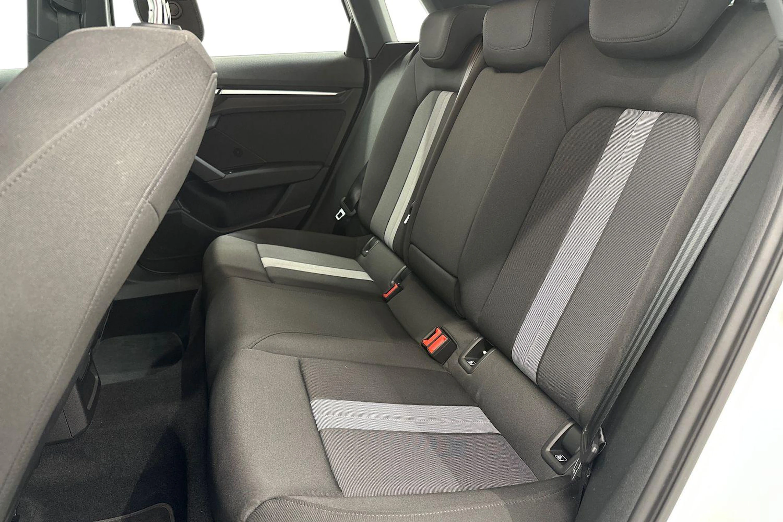 valkoinen Audi A3 2022 kuva 8.