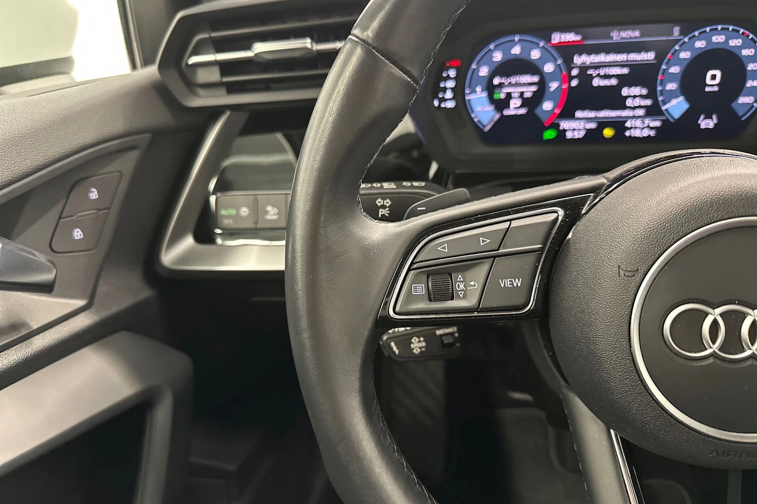 valkoinen Audi A3 2022 kuva 13.