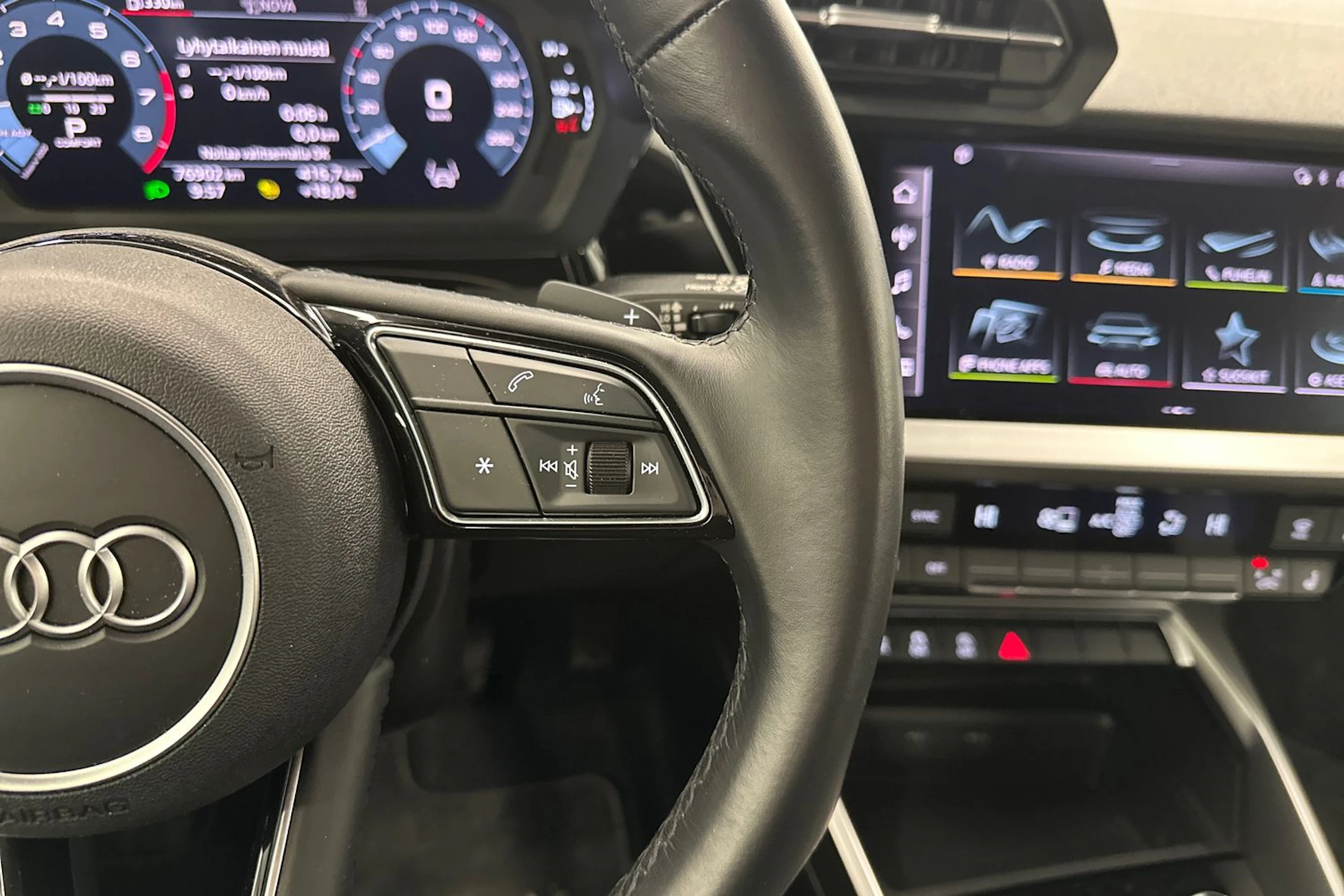 valkoinen Audi A3 2022 kuva 14.