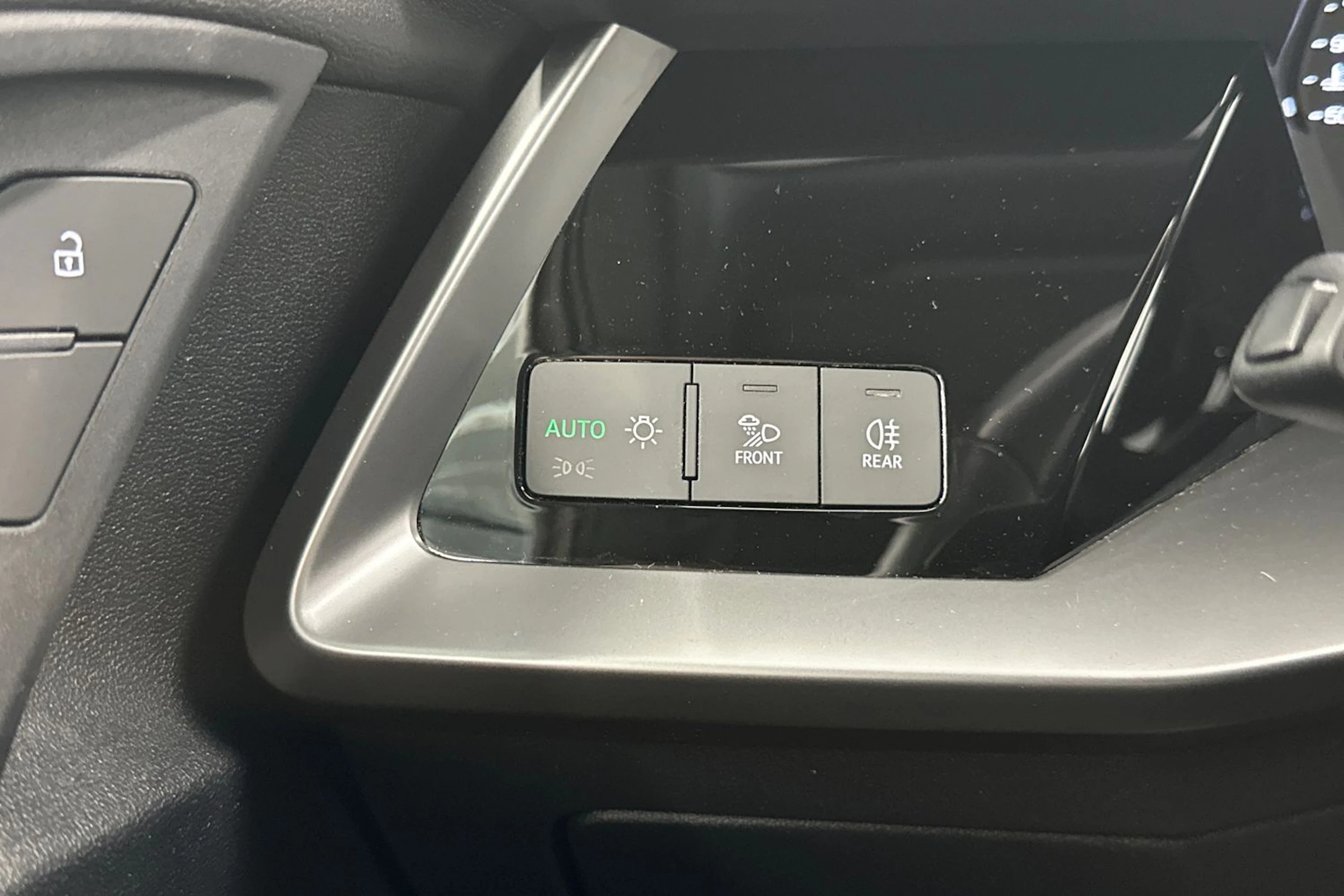 valkoinen Audi A3 2022 kuva 16.