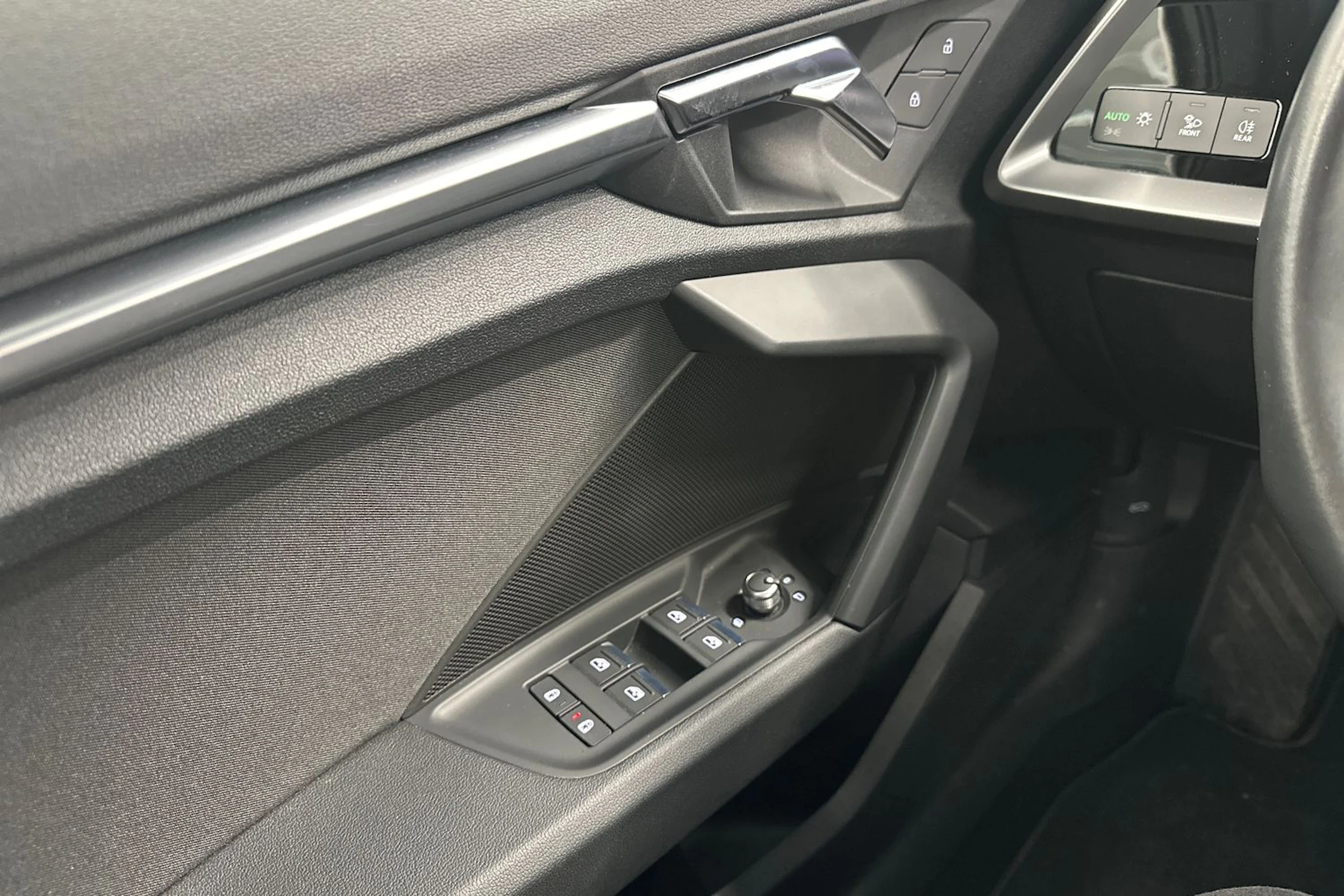 valkoinen Audi A3 2022 kuva 17.