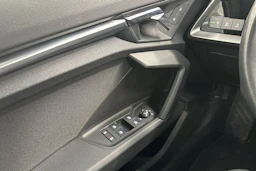 valkoinen Audi A3 2022 kuva 17.