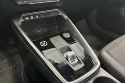 valkoinen Audi A3 2022 kuva 19.