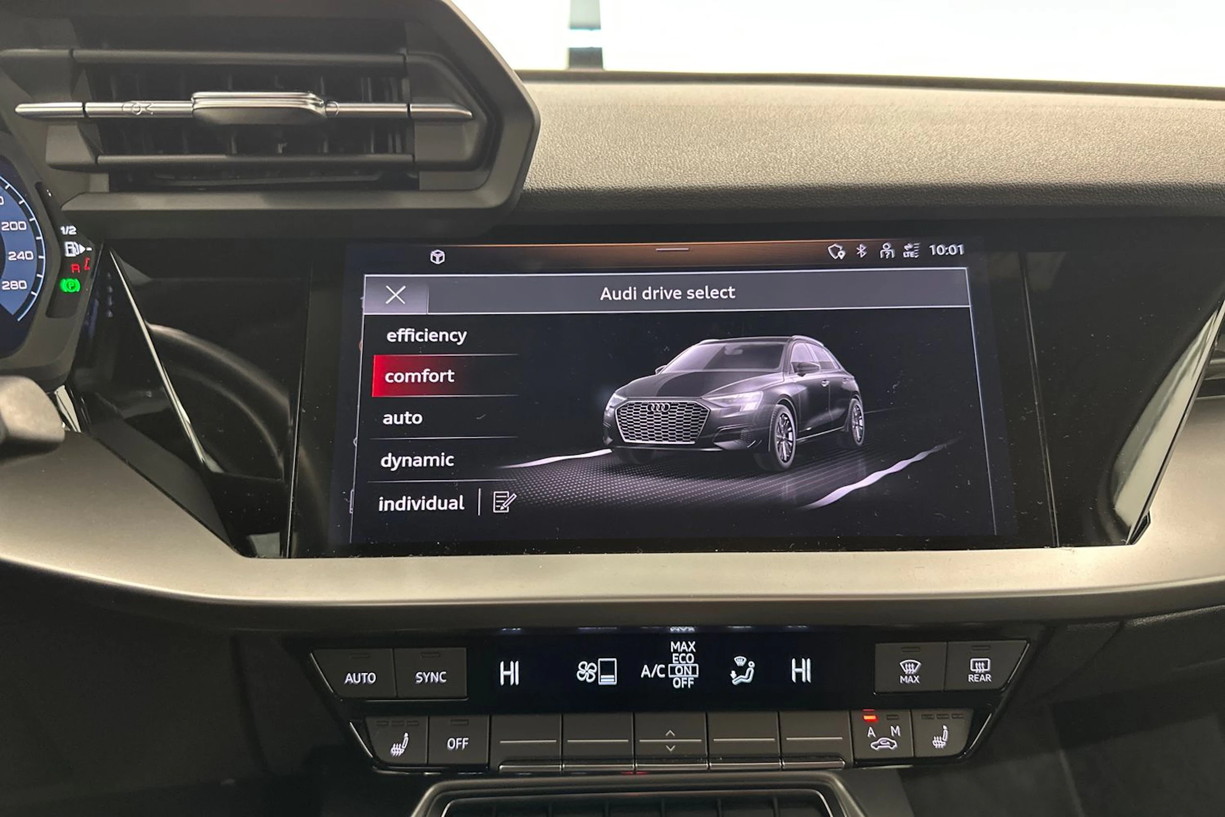 valkoinen Audi A3 2022 kuva 25.