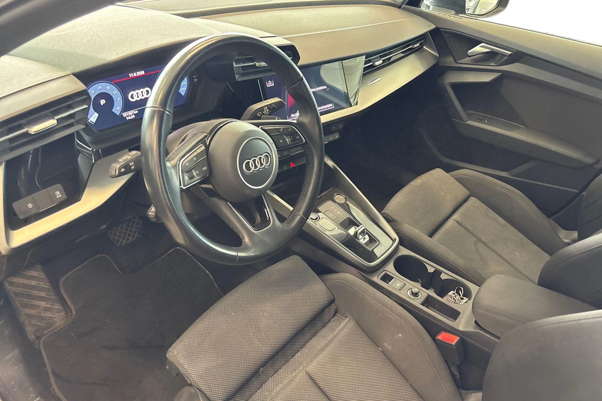 Harmaa Audi A3 2022 kuva 3.