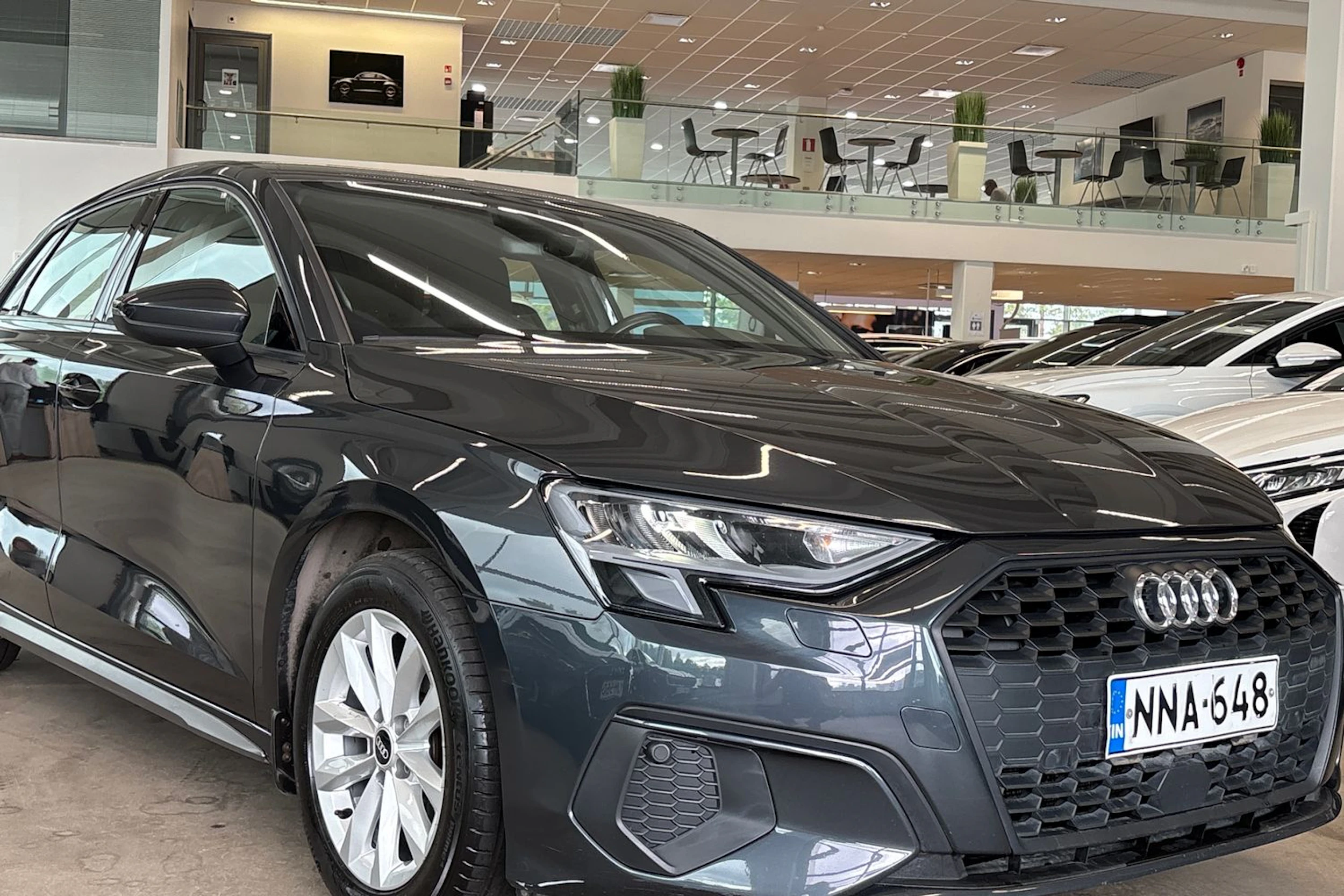 Harmaa Audi A3 2022 kuva 12.