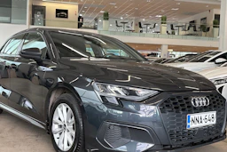 Harmaa Audi A3 2022 kuva 12.