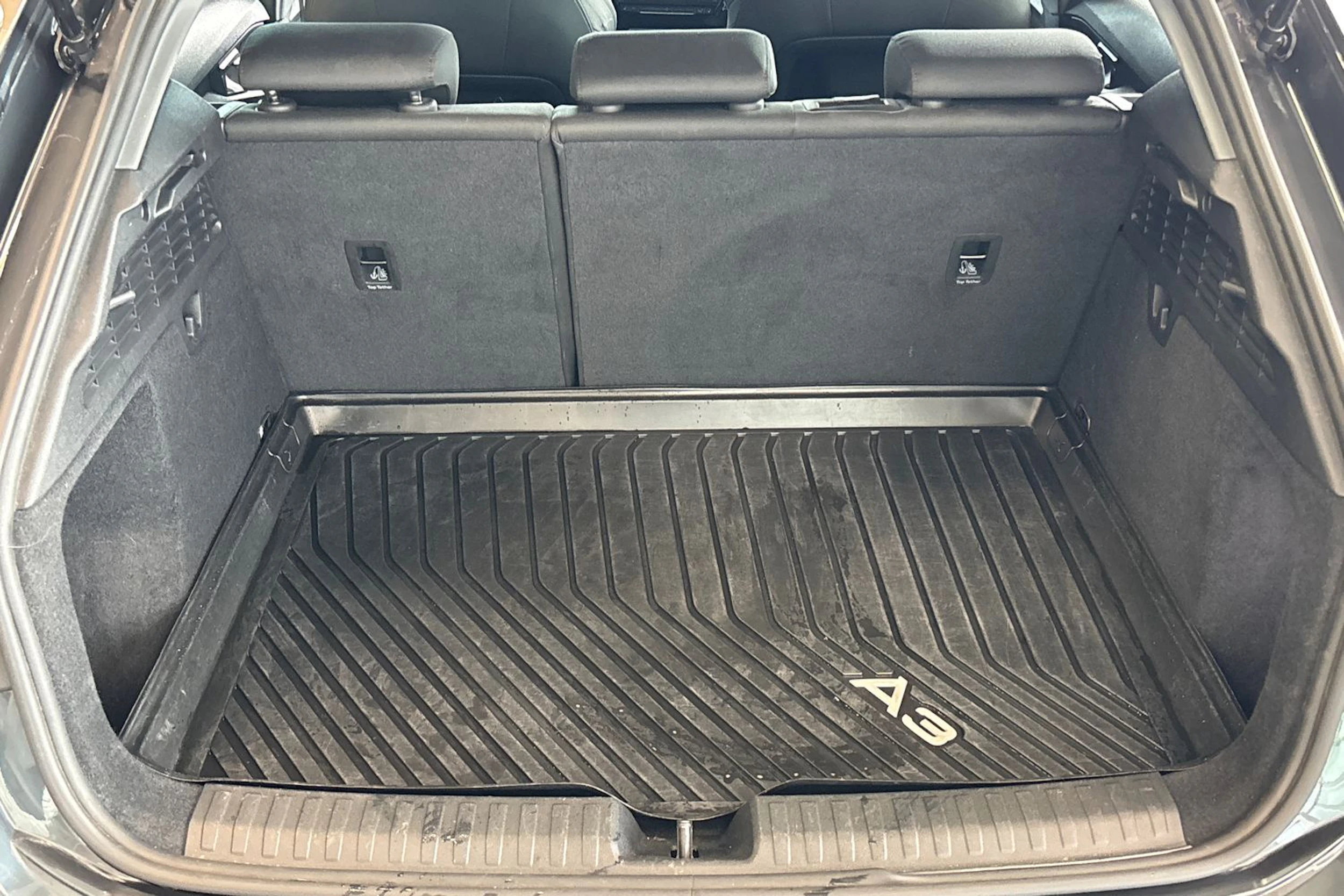 Harmaa Audi A3 2022 kuva 19.