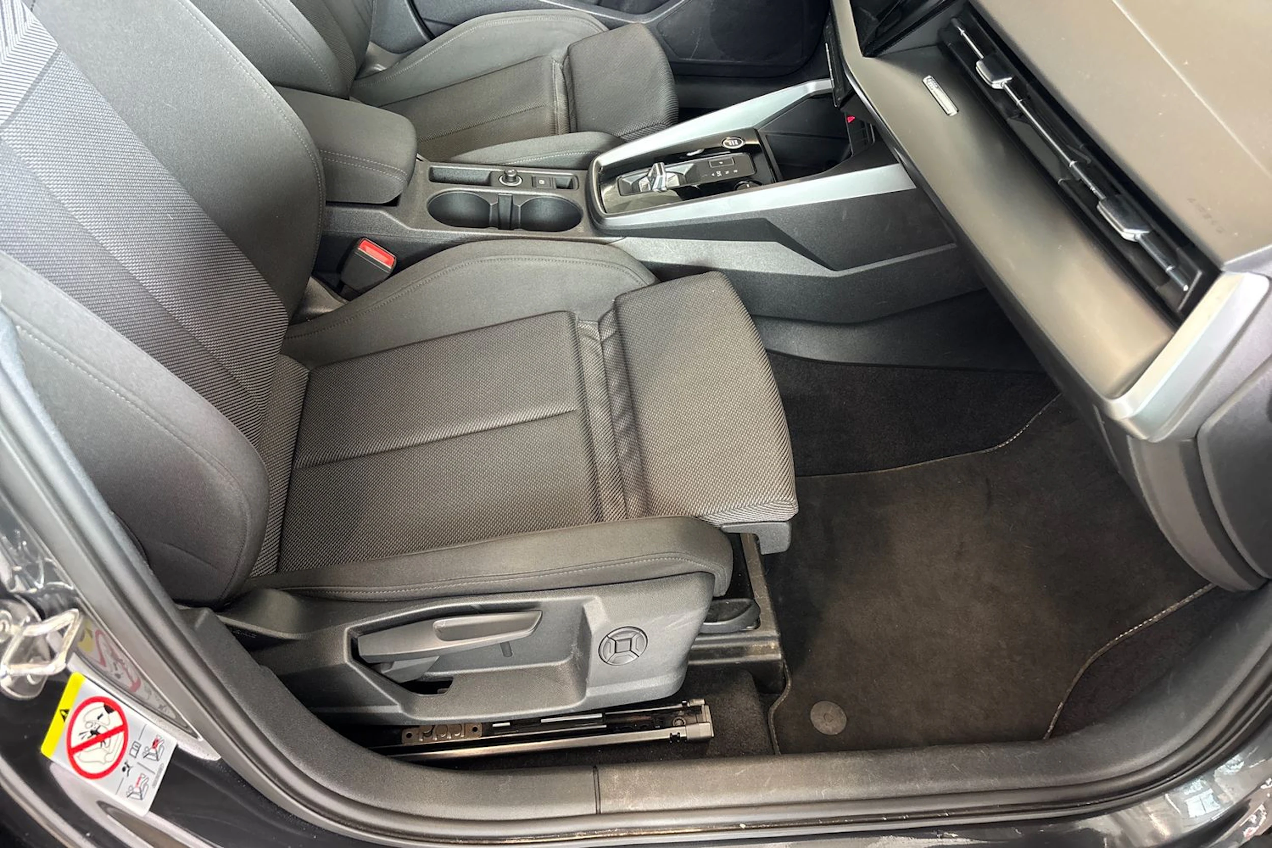 Harmaa Audi A3 2022 kuva 21.