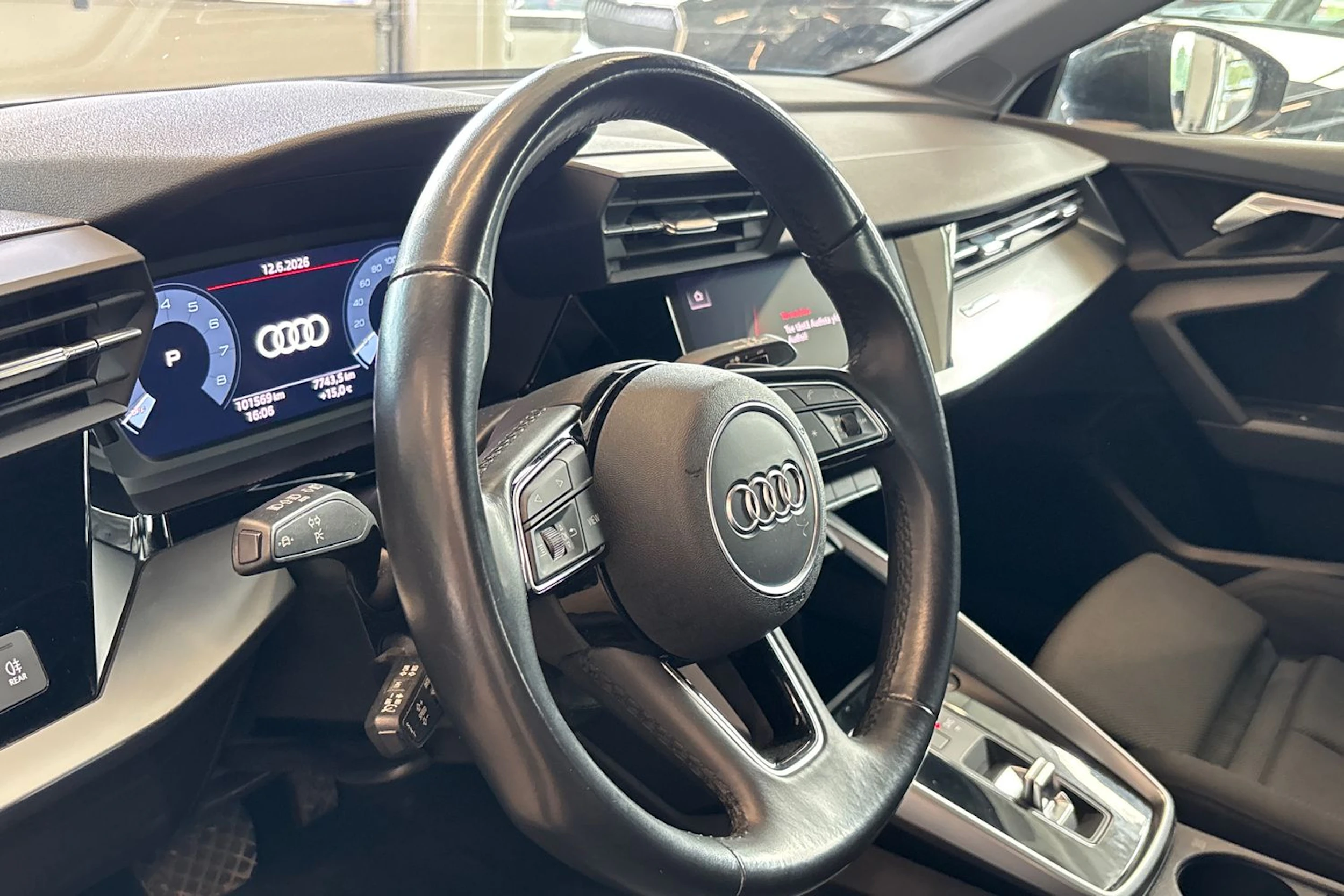 Harmaa Audi A3 2022 kuva 39.