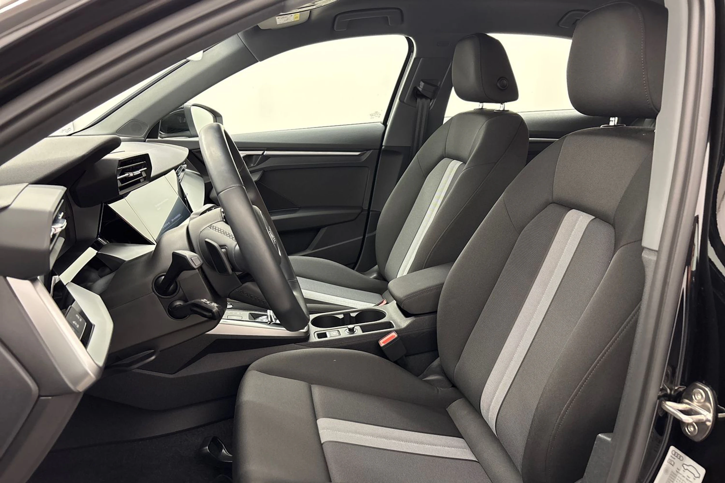 musta Audi A3 2022 kuva 11.