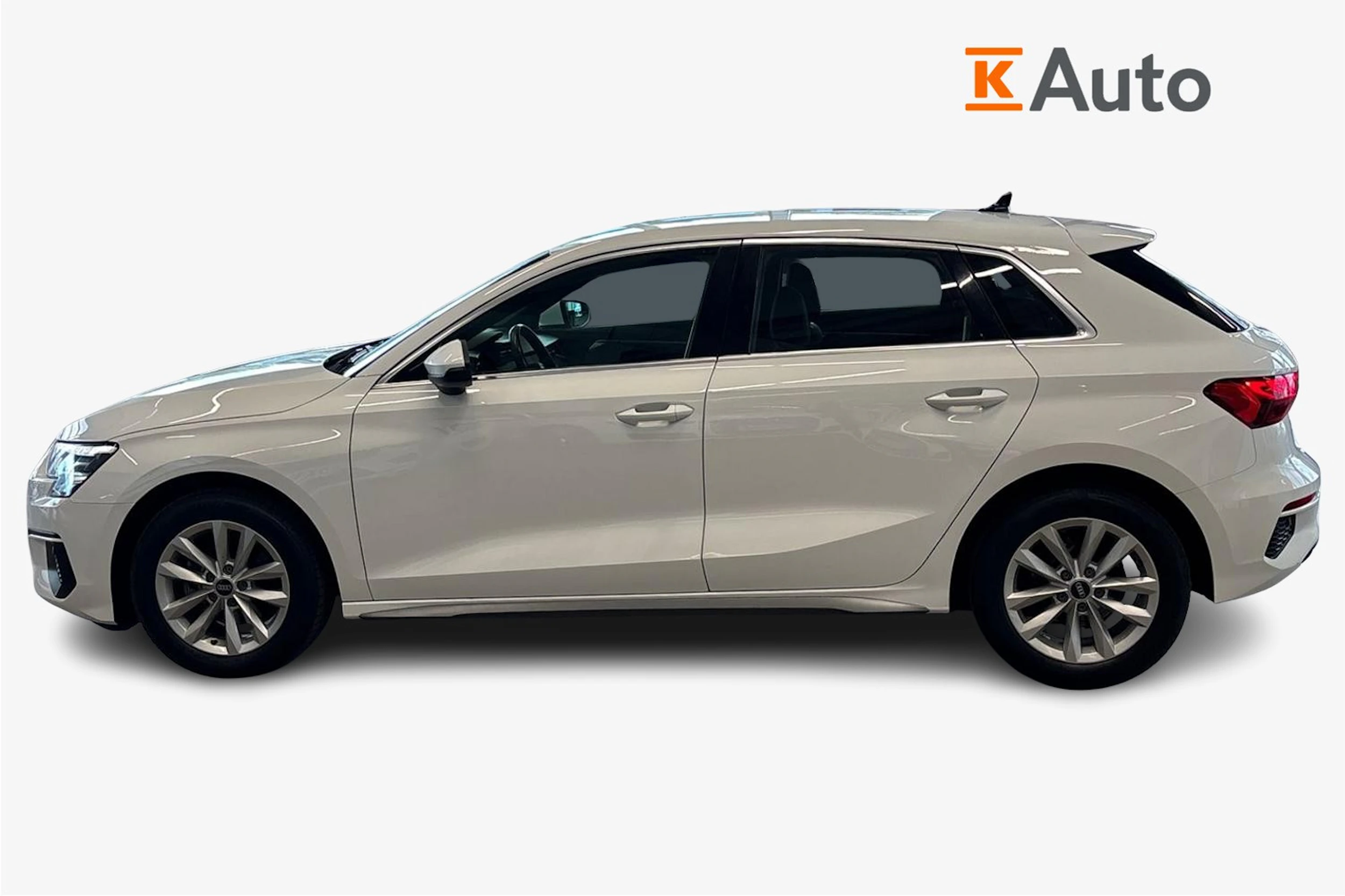 Valkoinen Audi A3 2022 kuva 5.