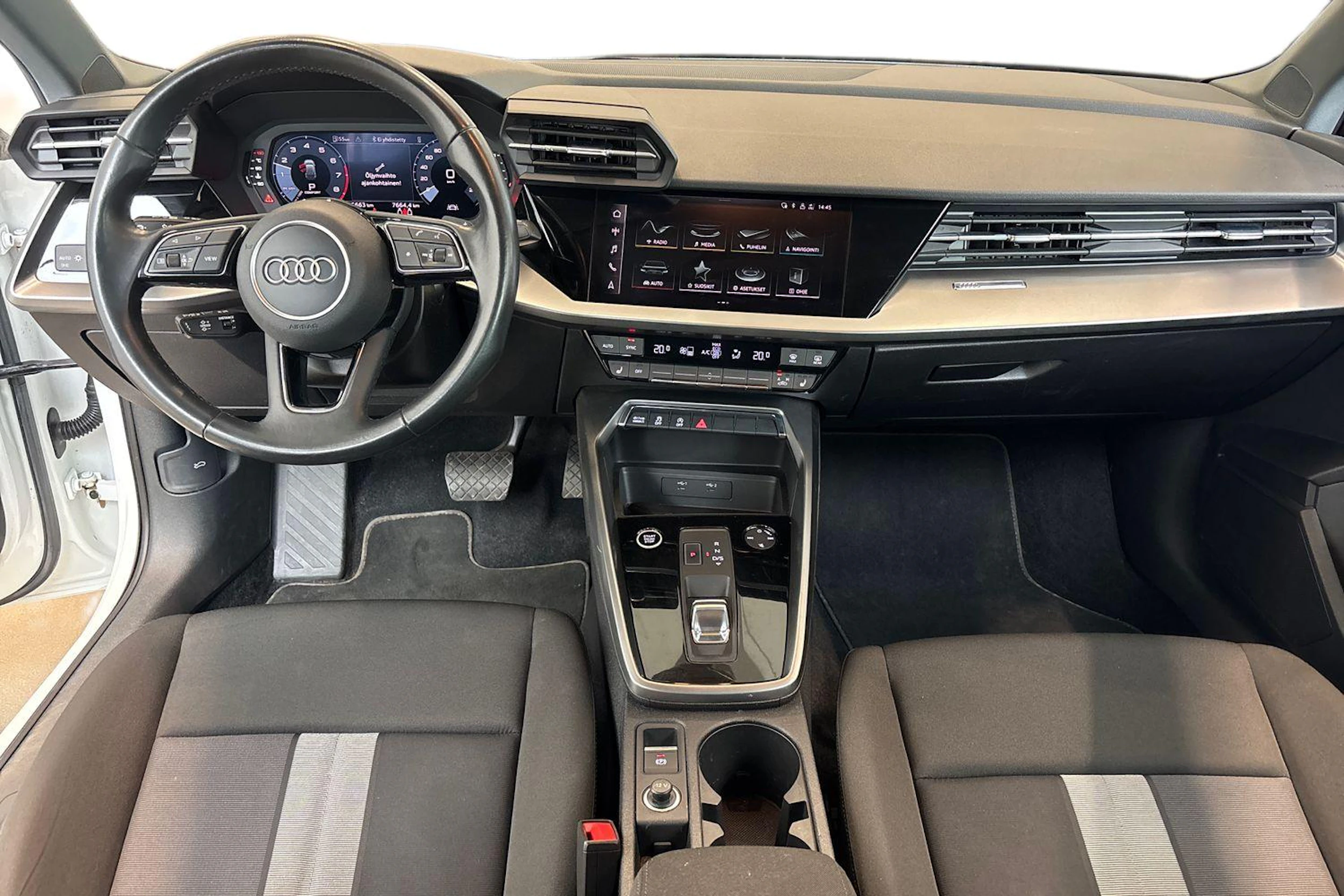 Valkoinen Audi A3 2022 kuva 7.