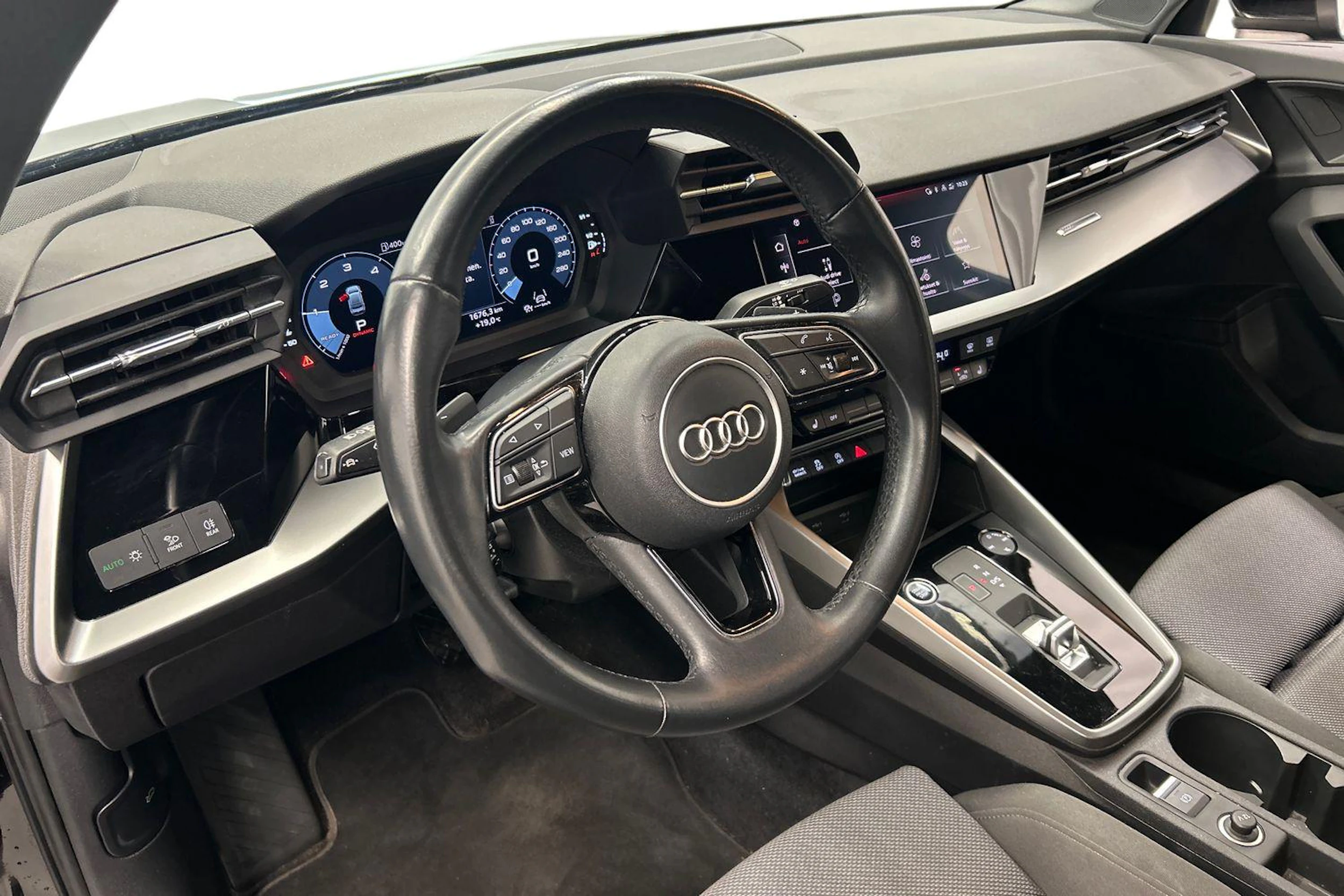 musta Audi A3 2022 kuva 8.