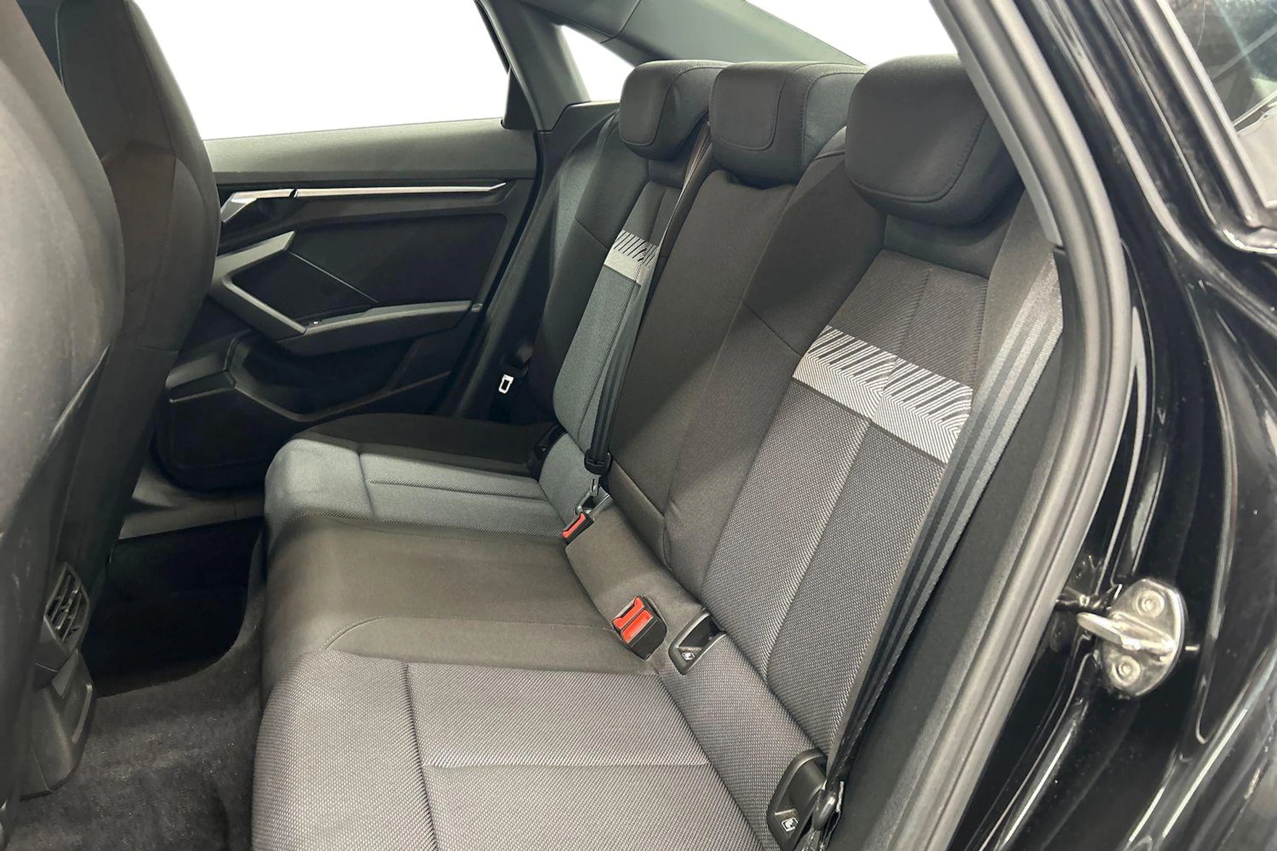 musta Audi A3 2022 kuva 11.