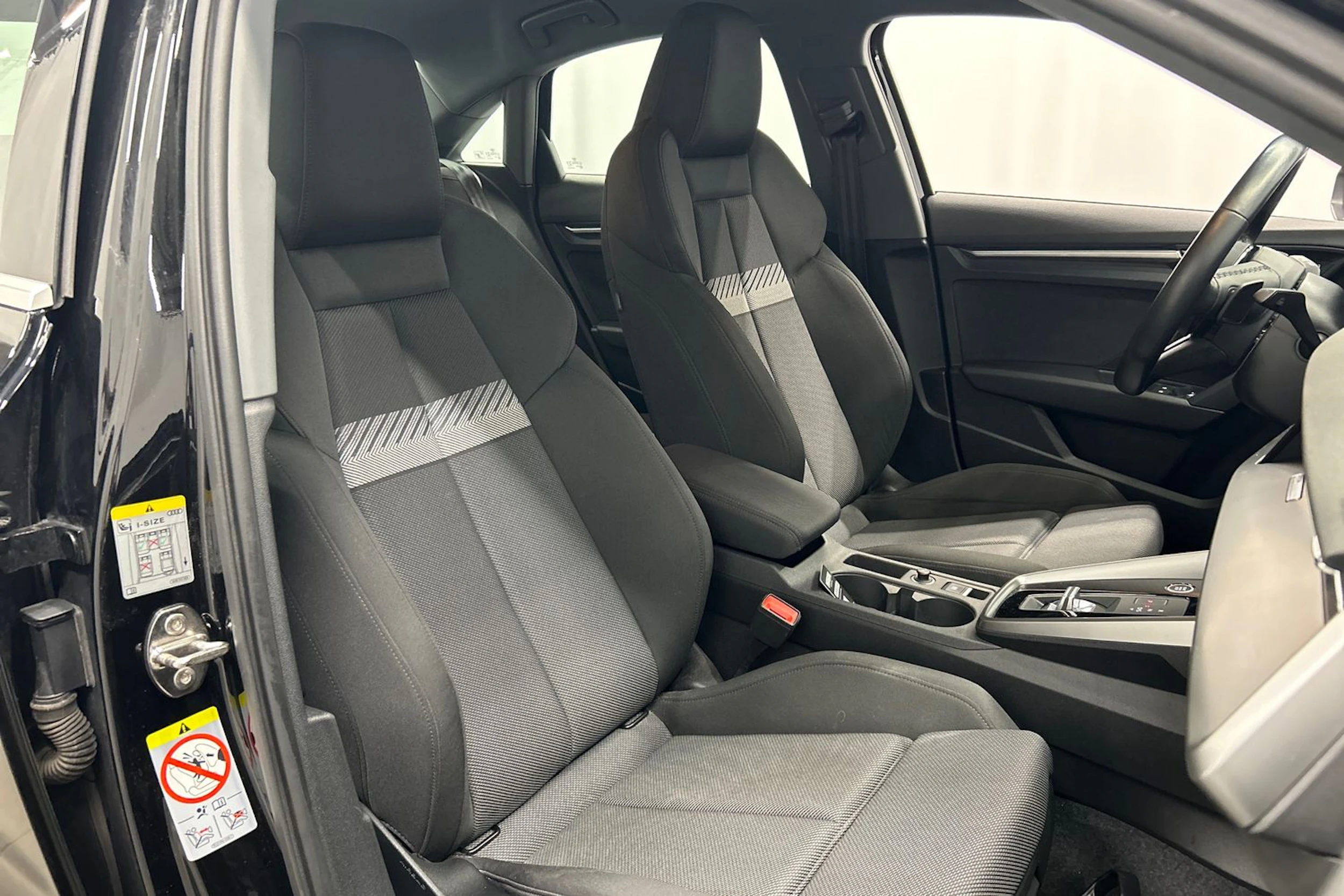 musta Audi A3 2022 kuva 15.