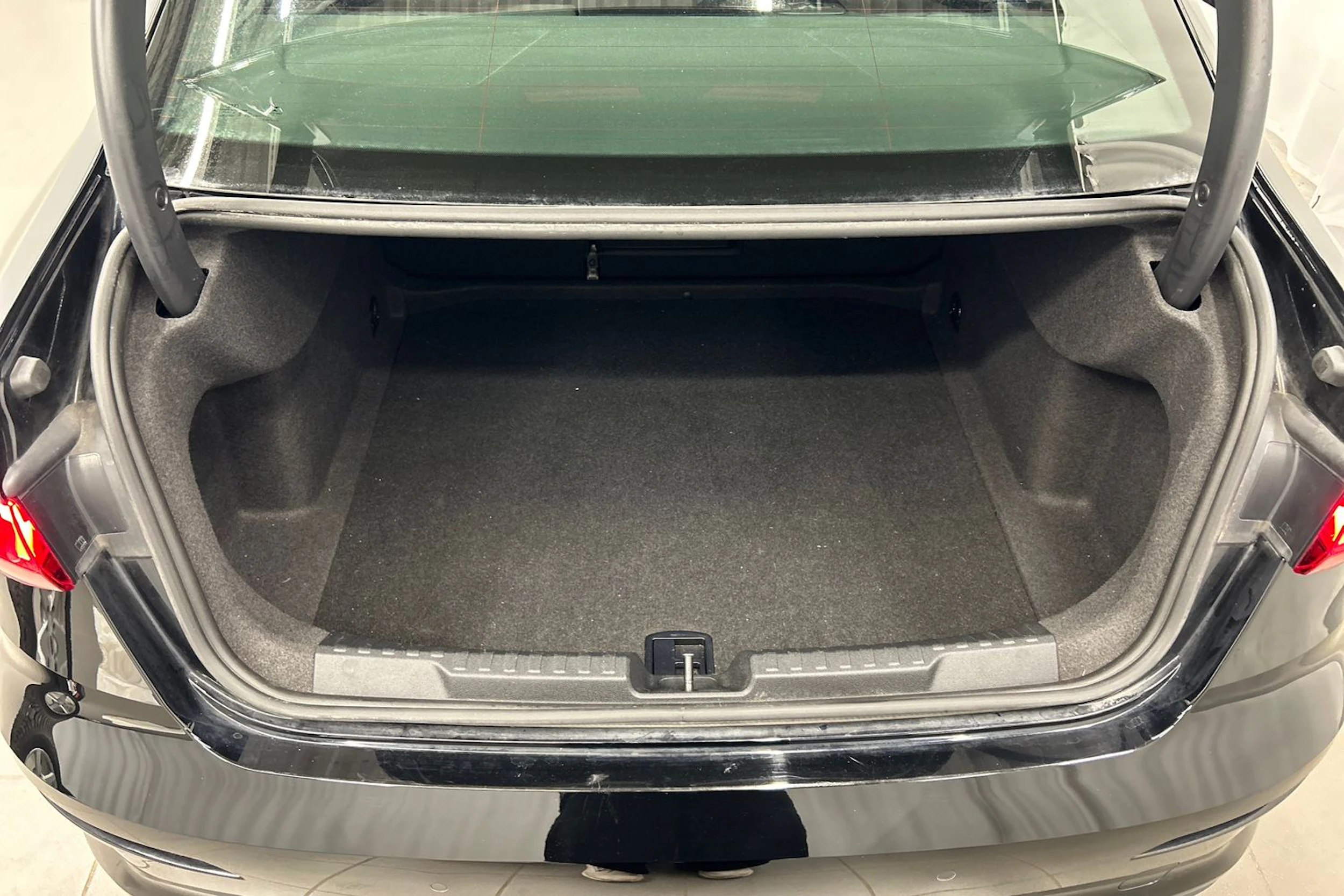 musta Audi A3 2022 kuva 17.
