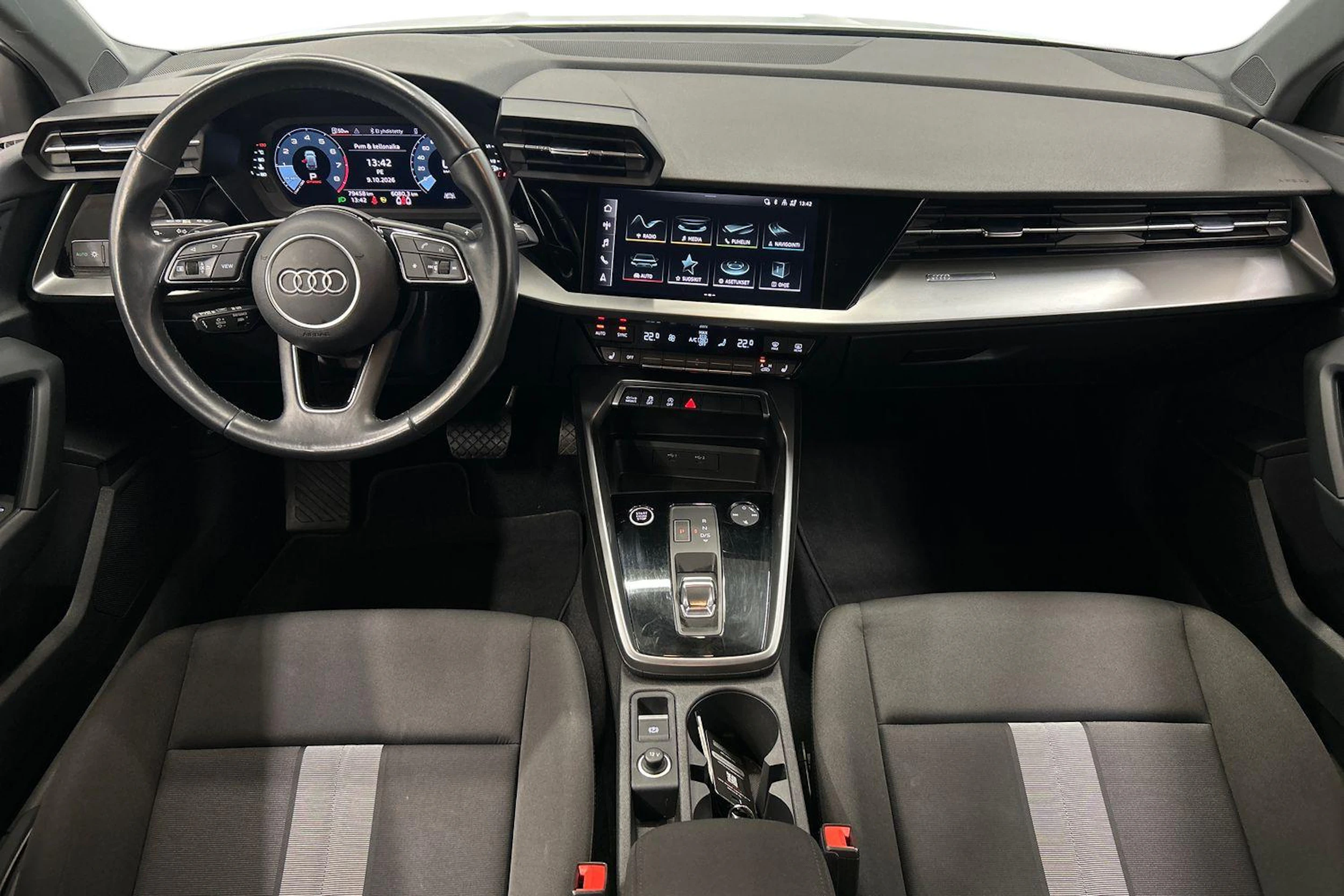valkoinen Audi A3 2022 kuva 7.
