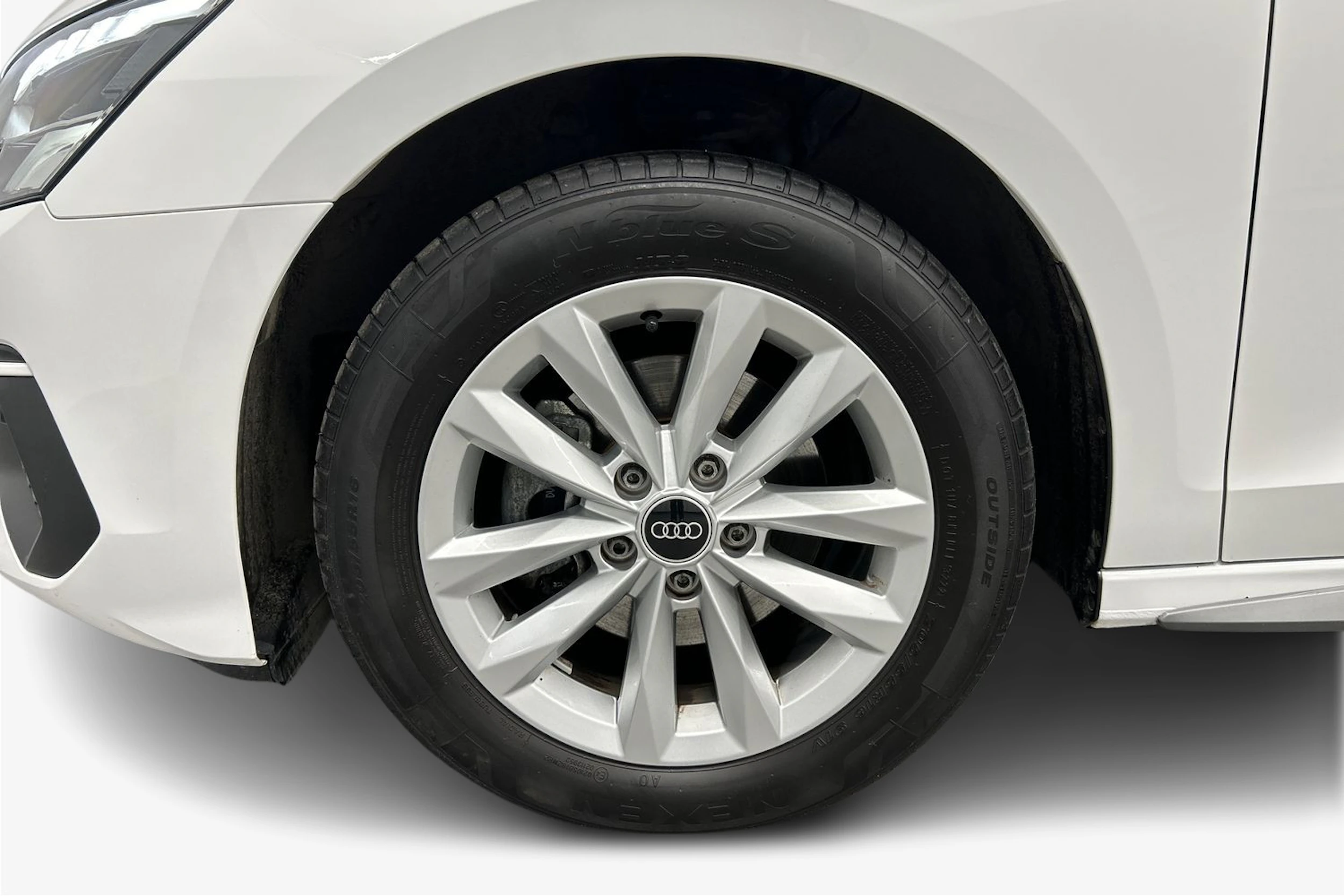 valkoinen Audi A3 2022 kuva 9.