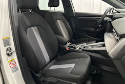 valkoinen Audi A3 2022 kuva 11.