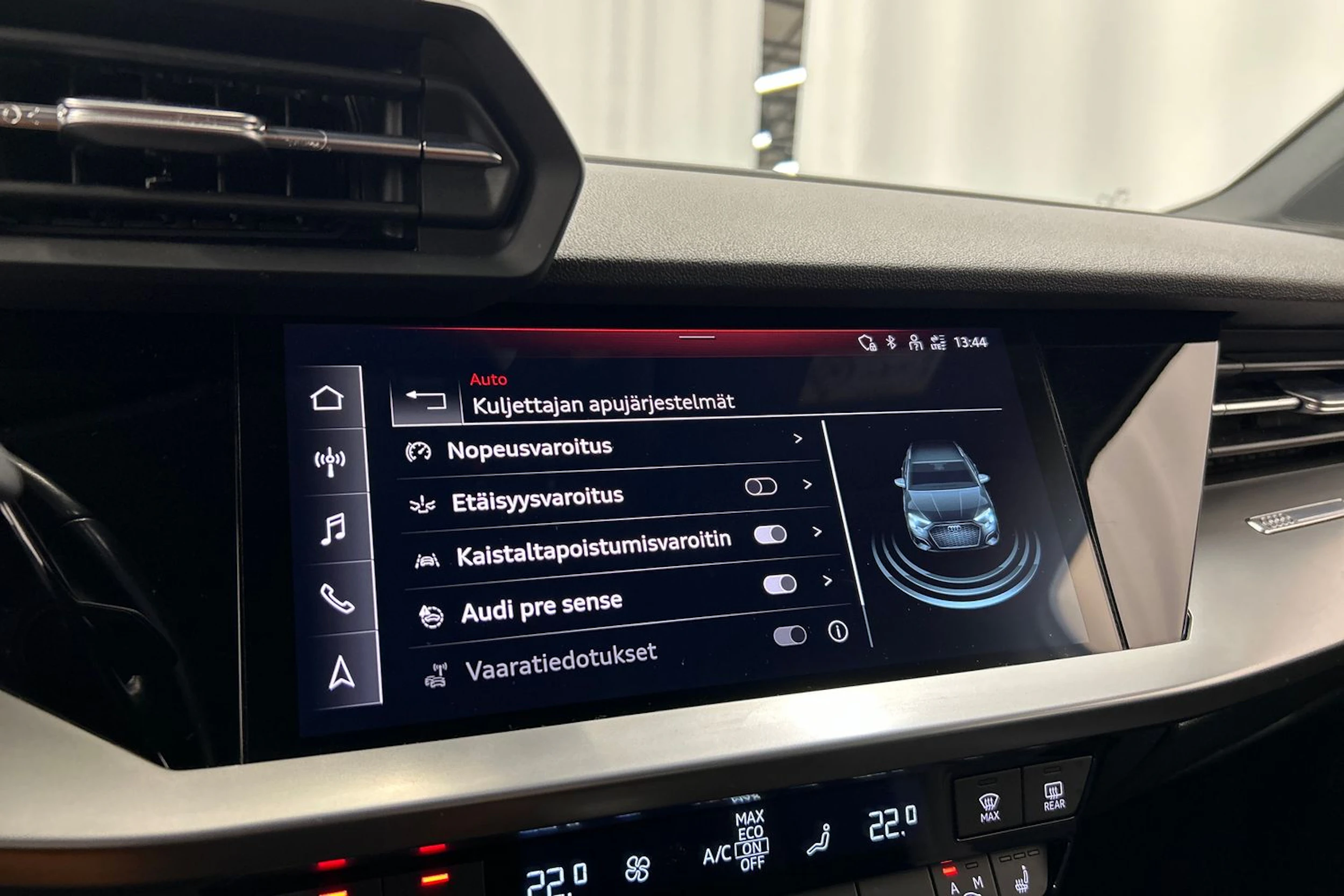 valkoinen Audi A3 2022 kuva 16.