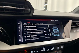 valkoinen Audi A3 2022 kuva 16.