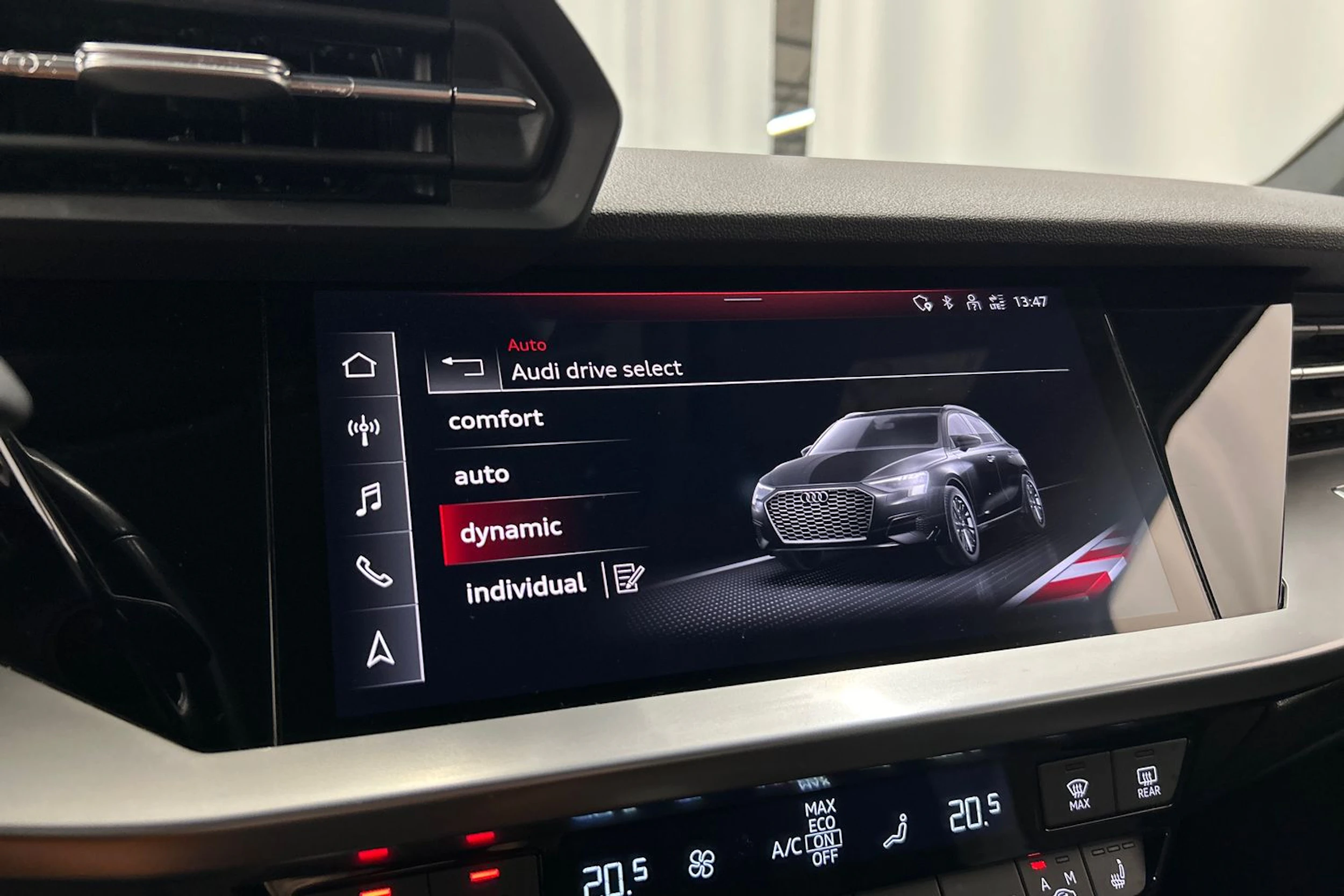 valkoinen Audi A3 2022 kuva 17.
