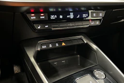 valkoinen Audi A3 2022 kuva 19.