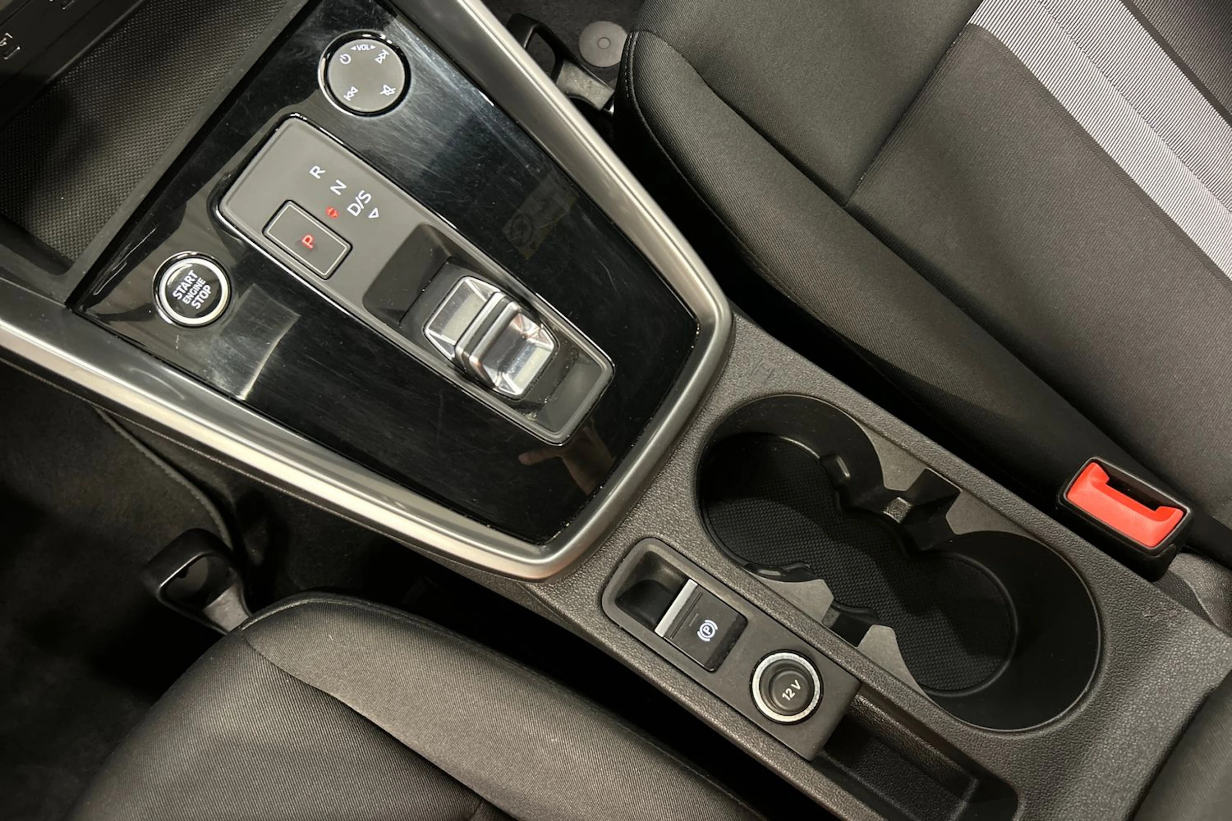 valkoinen Audi A3 2022 kuva 20.