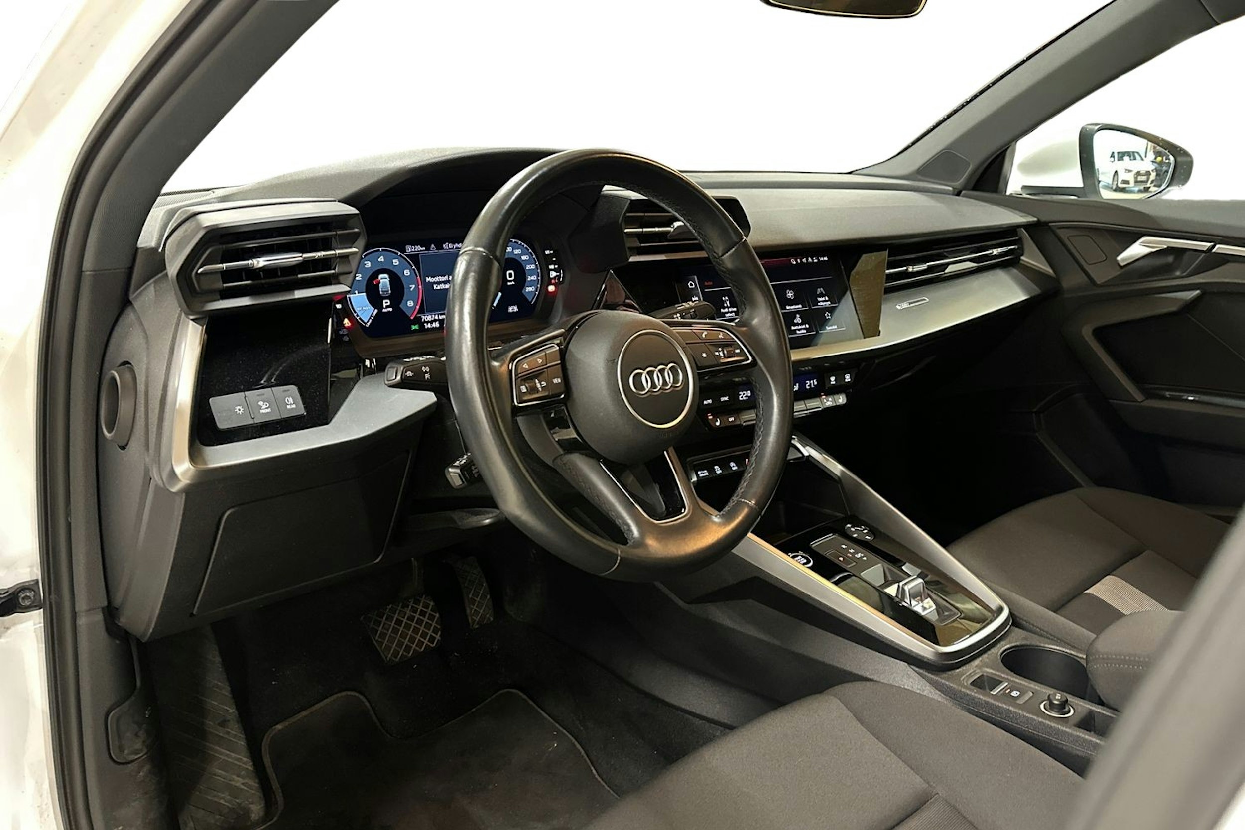valkoinen Audi A3 2022 kuva 3.