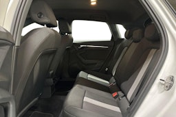 valkoinen Audi A3 2022 kuva 8.