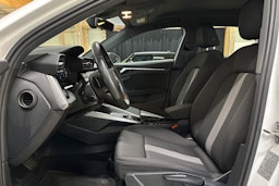 valkoinen Audi A3 2022 kuva 13.