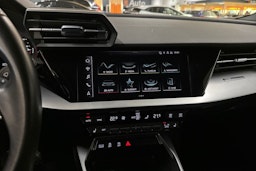 valkoinen Audi A3 2022 kuva 16.