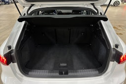 valkoinen Audi A3 2022 kuva 24.