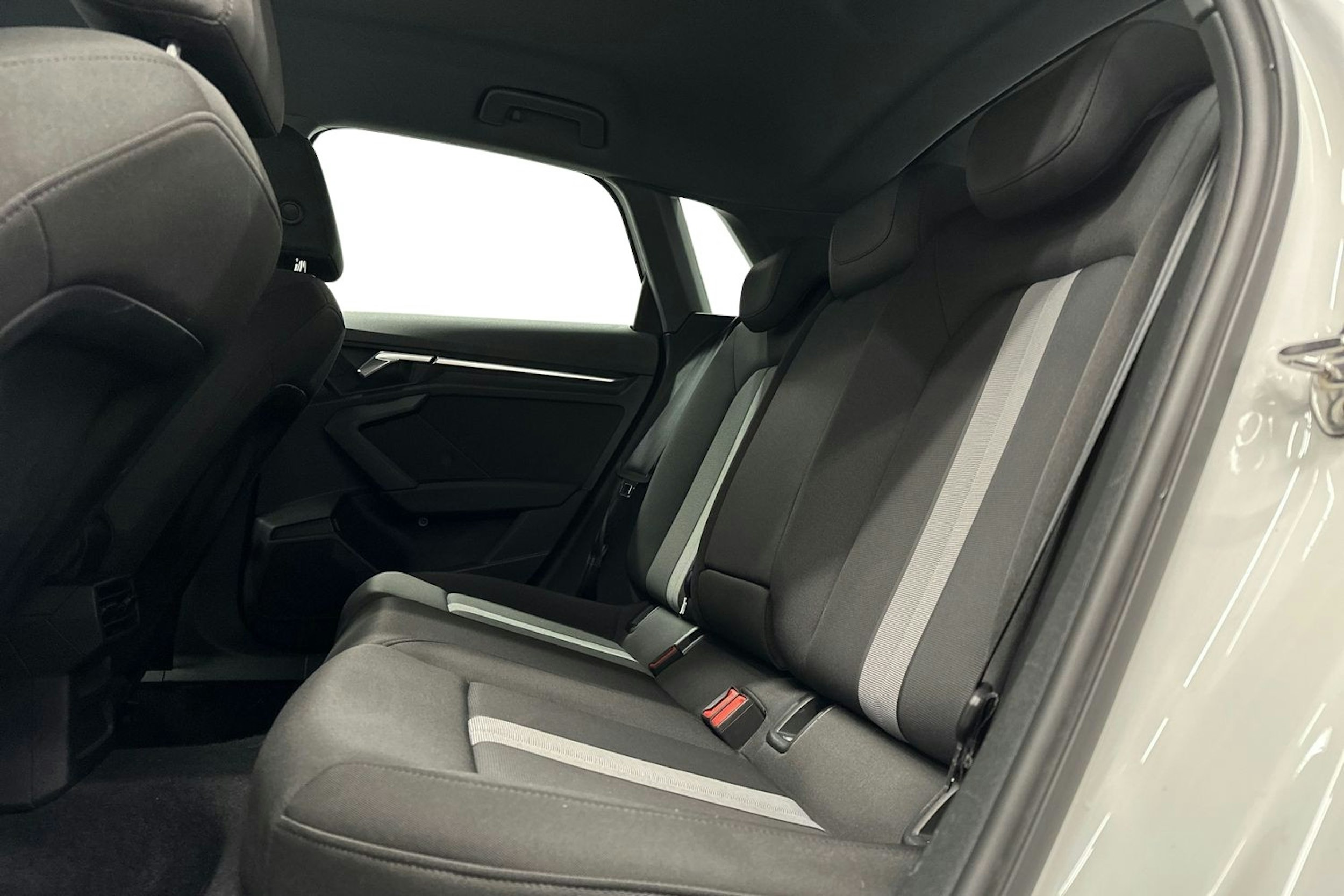valkoinen Audi A3 2022 kuva 10.