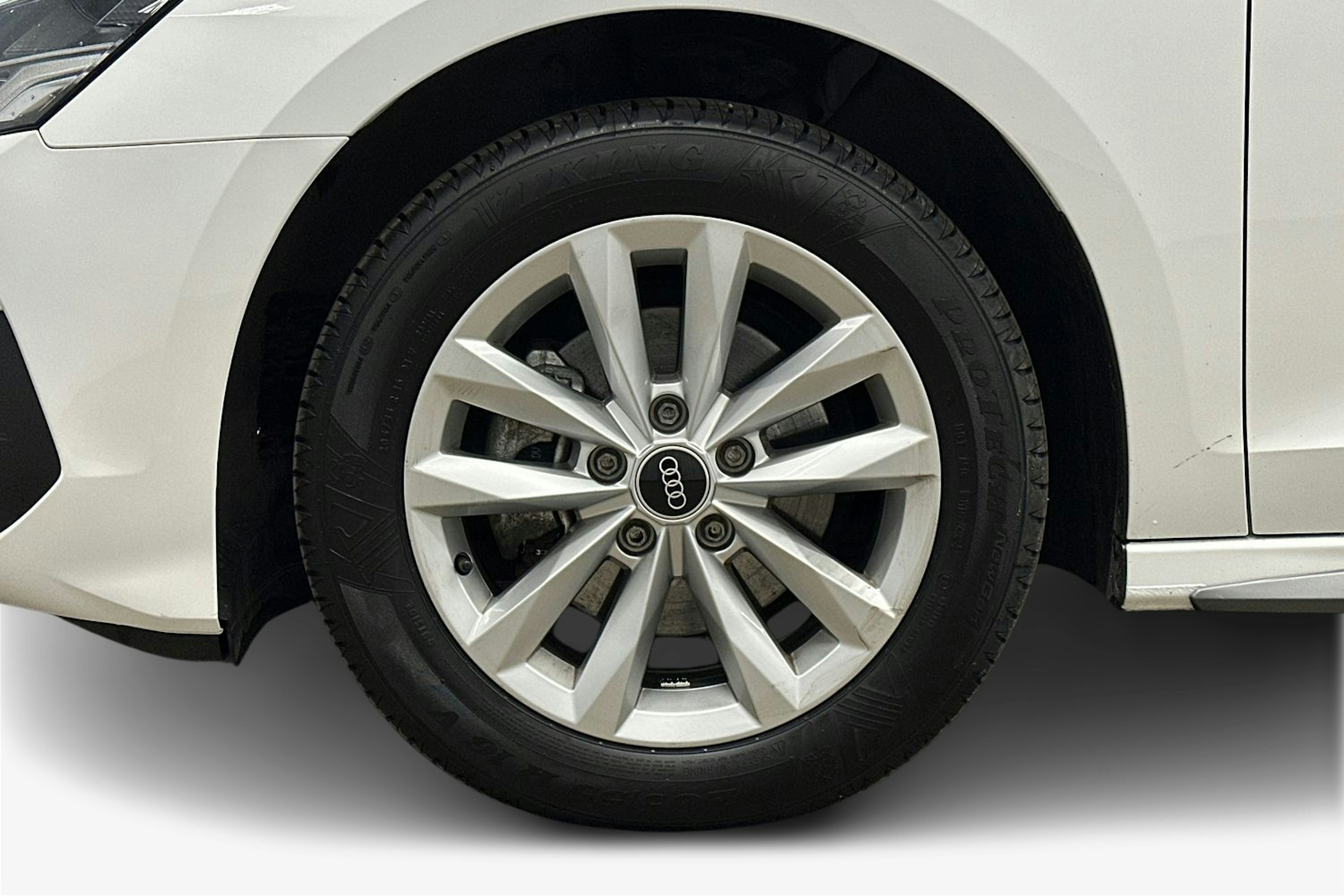 valkoinen Audi A3 2022 kuva 11.