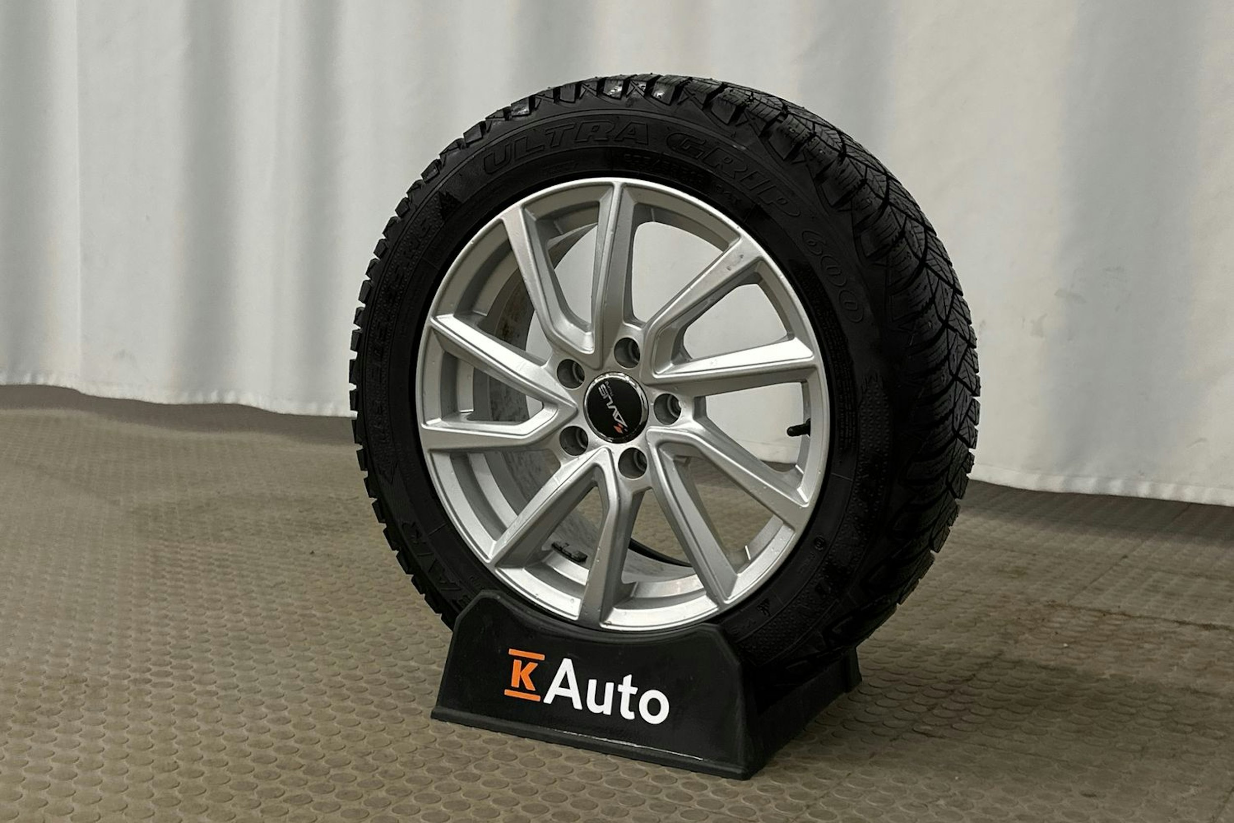 valkoinen Audi A3 2022 kuva 13.