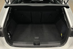 valkoinen Audi A3 2022 kuva 14.