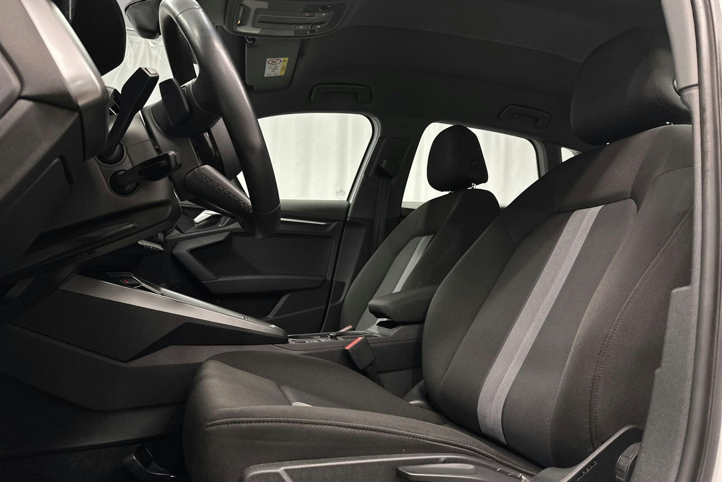 valkoinen Audi A3 2022 kuva 15.