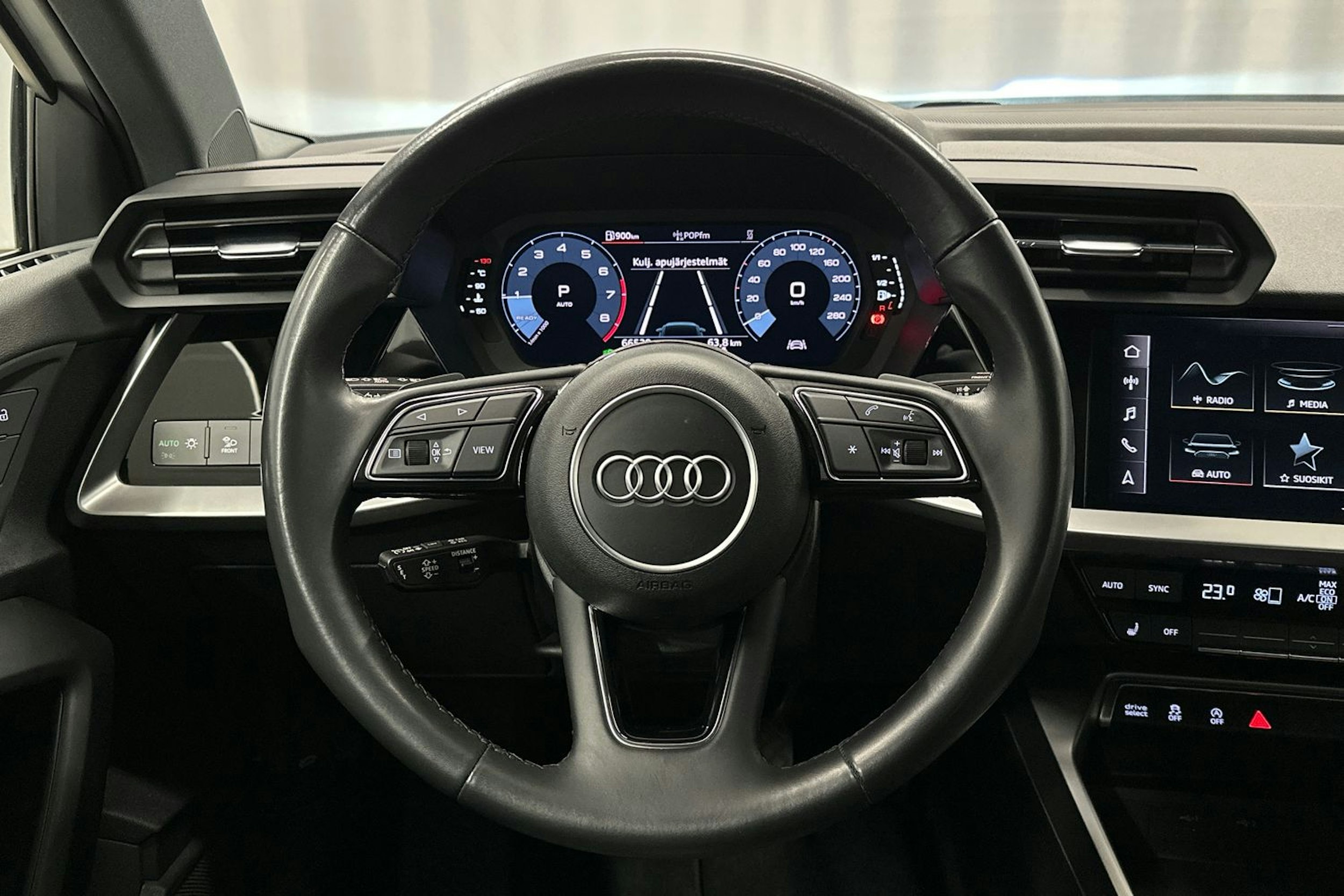 valkoinen Audi A3 2022 kuva 16.